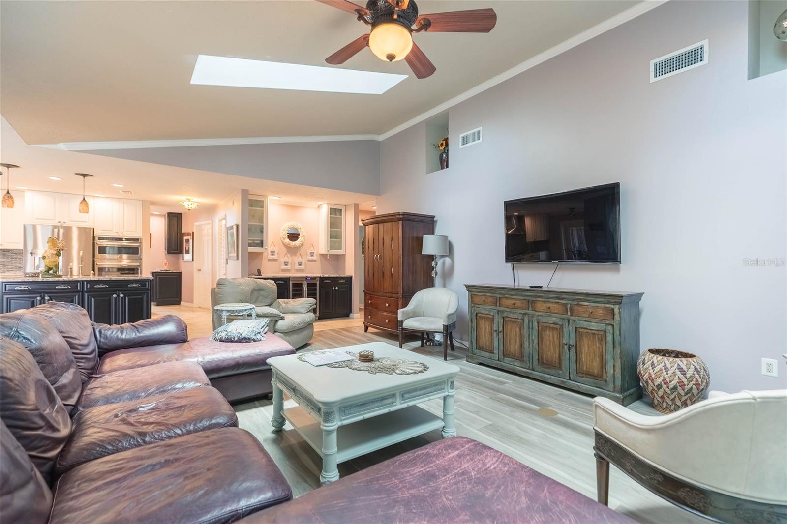 Listing photo id 14 for 6602 Seabird Way