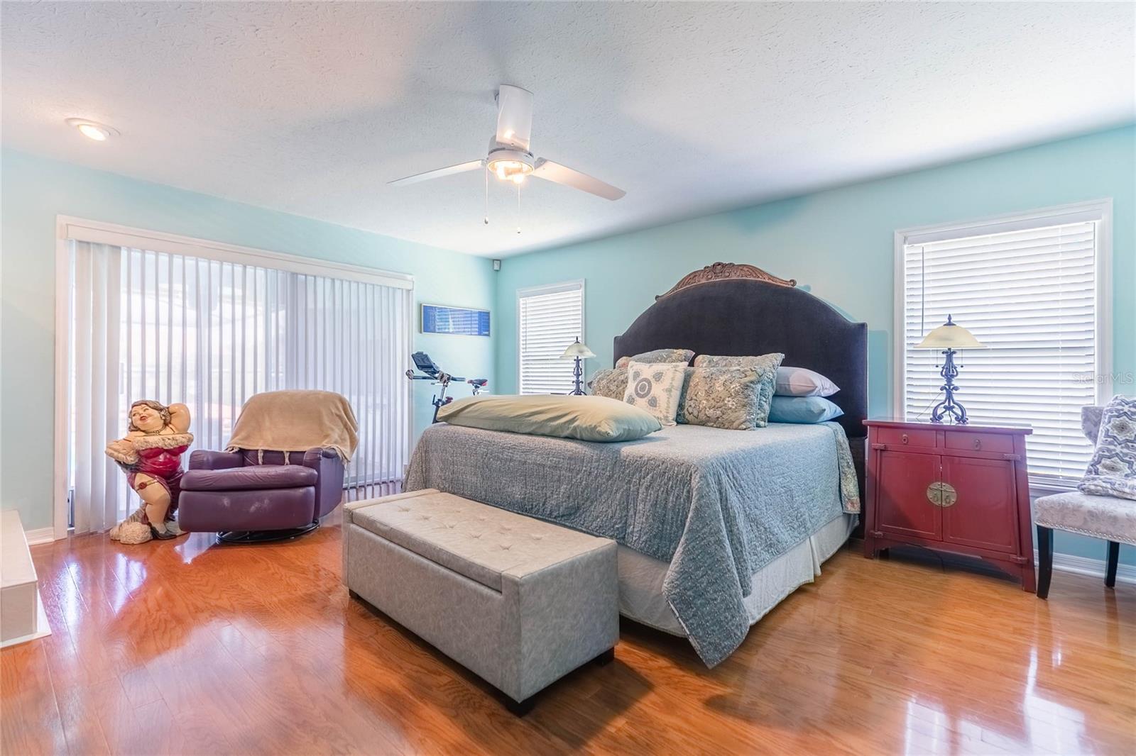 Listing photo id 15 for 6602 Seabird Way