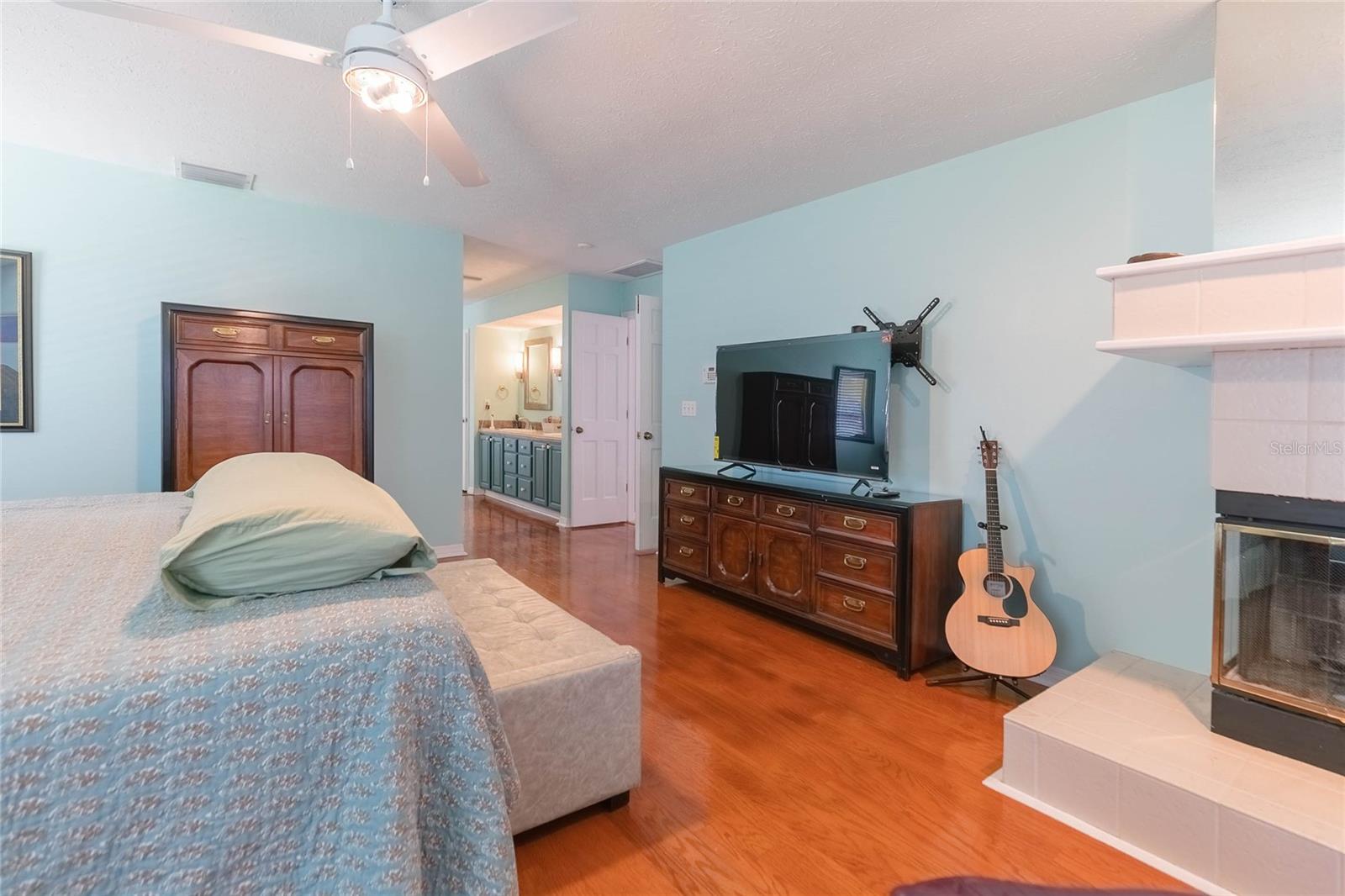 Listing photo id 16 for 6602 Seabird Way