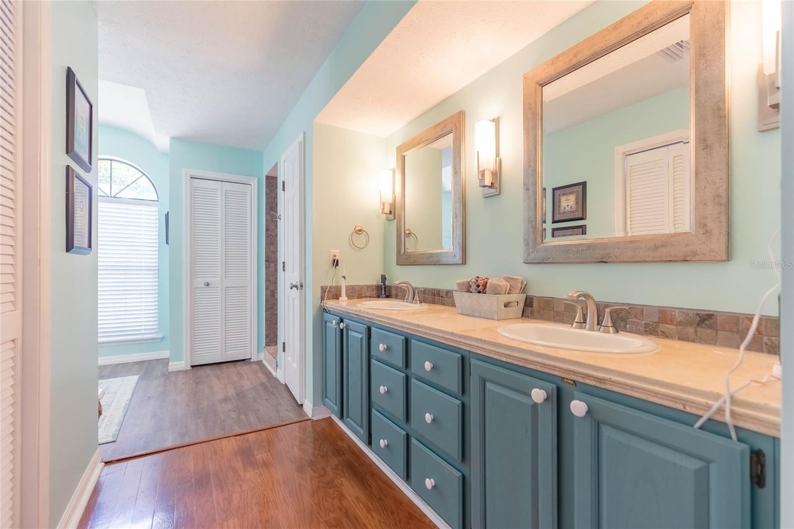 Listing photo id 17 for 6602 Seabird Way