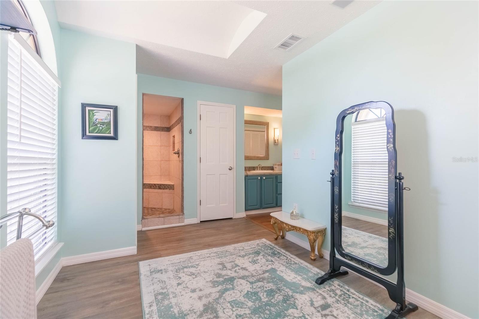 Listing photo id 19 for 6602 Seabird Way