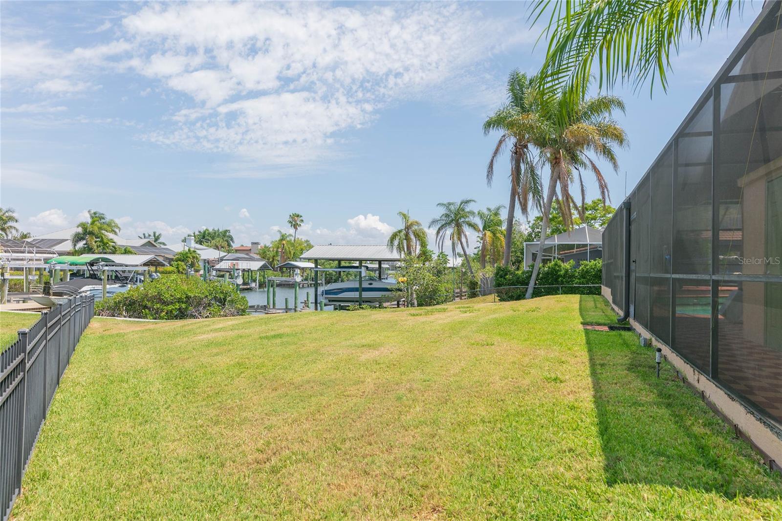 Listing photo id 29 for 6602 Seabird Way