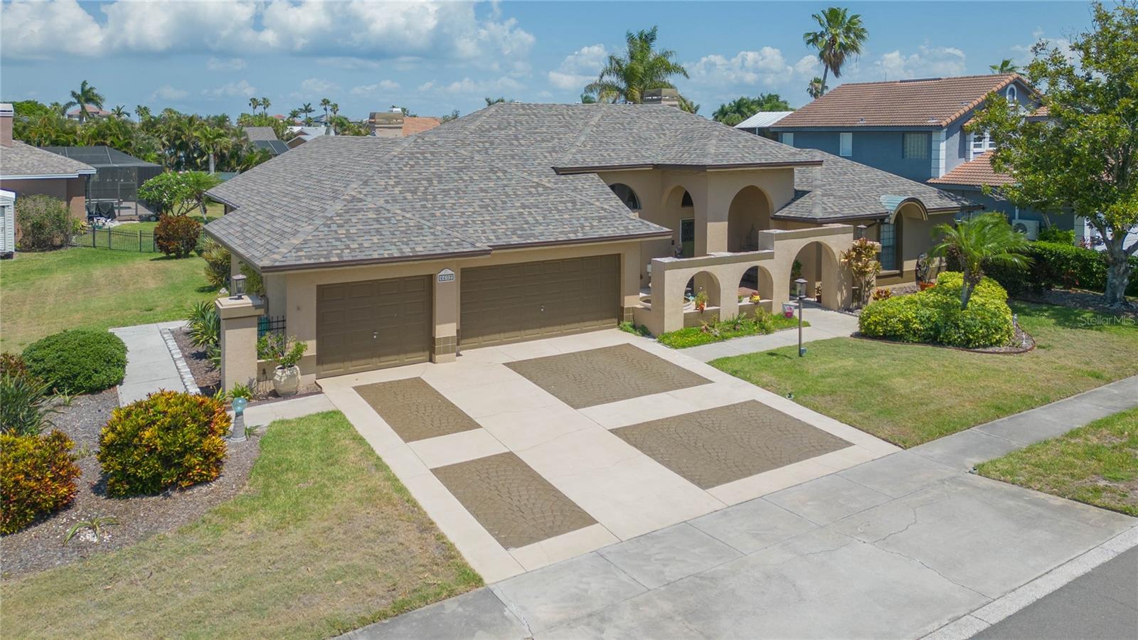 Listing photo id 31 for 6602 Seabird Way