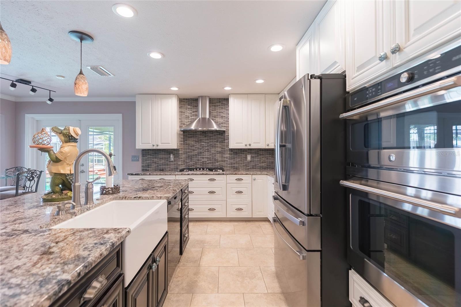 Listing photo id 2 for 6602 Seabird Way