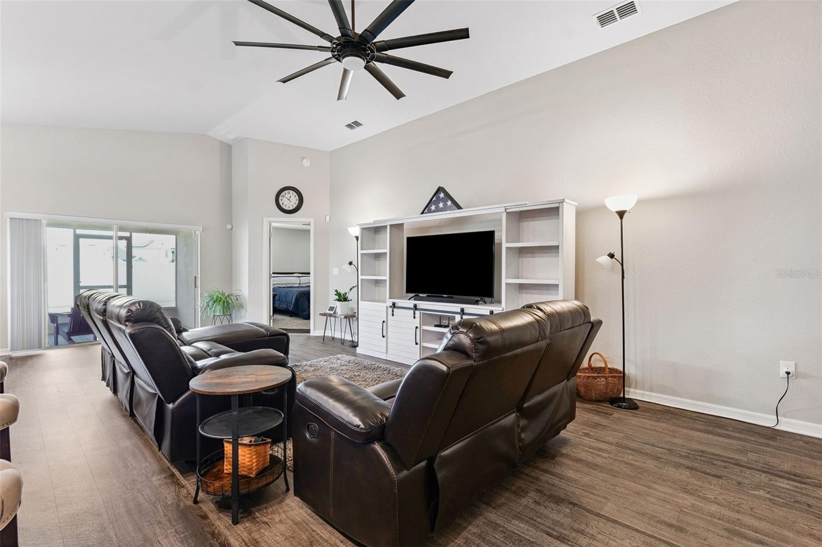 Image 12 of 36 For 134 St Thomas Drive