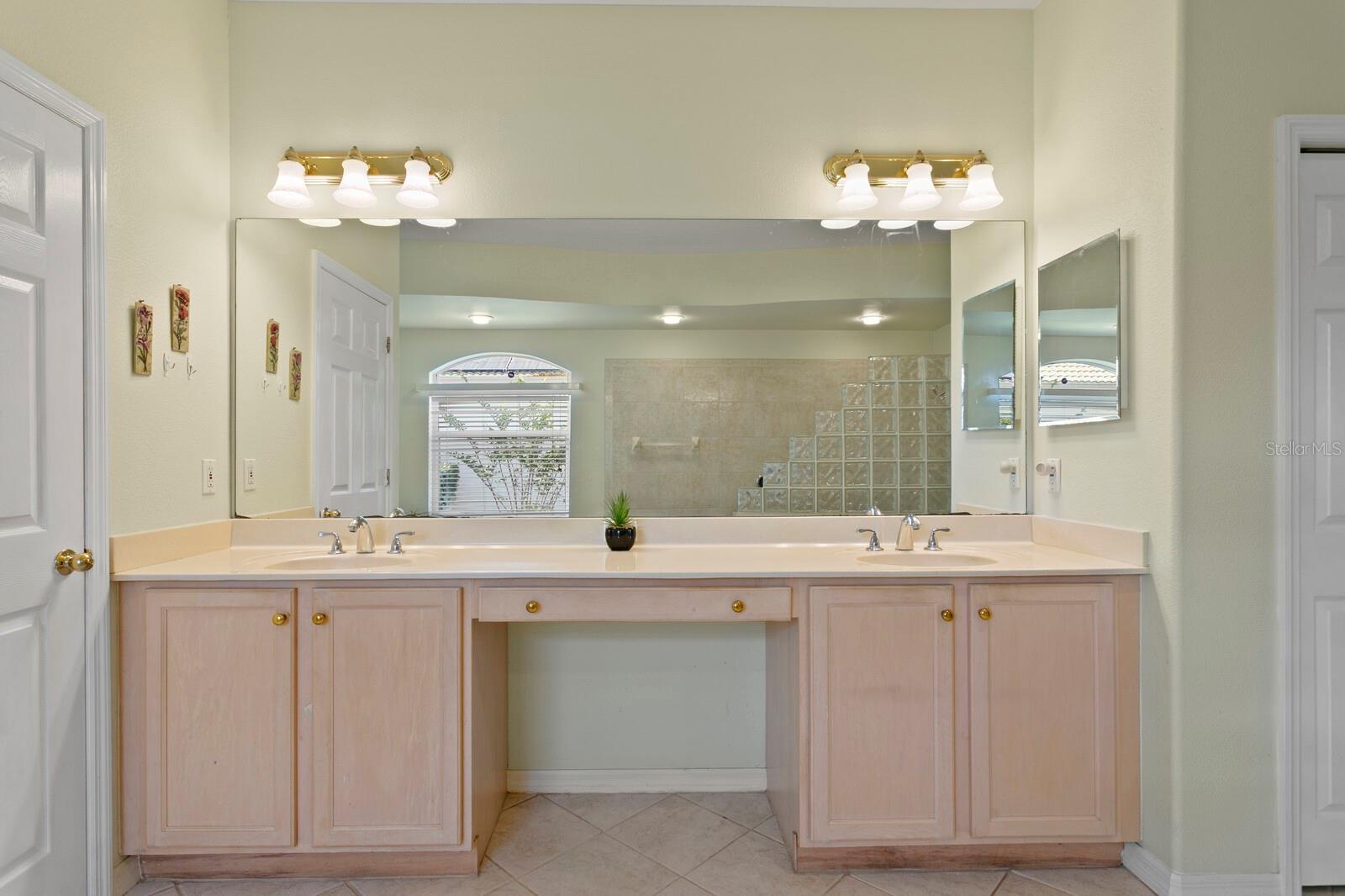 Image 21 of 62 For 17888 Arbor Greene Drive