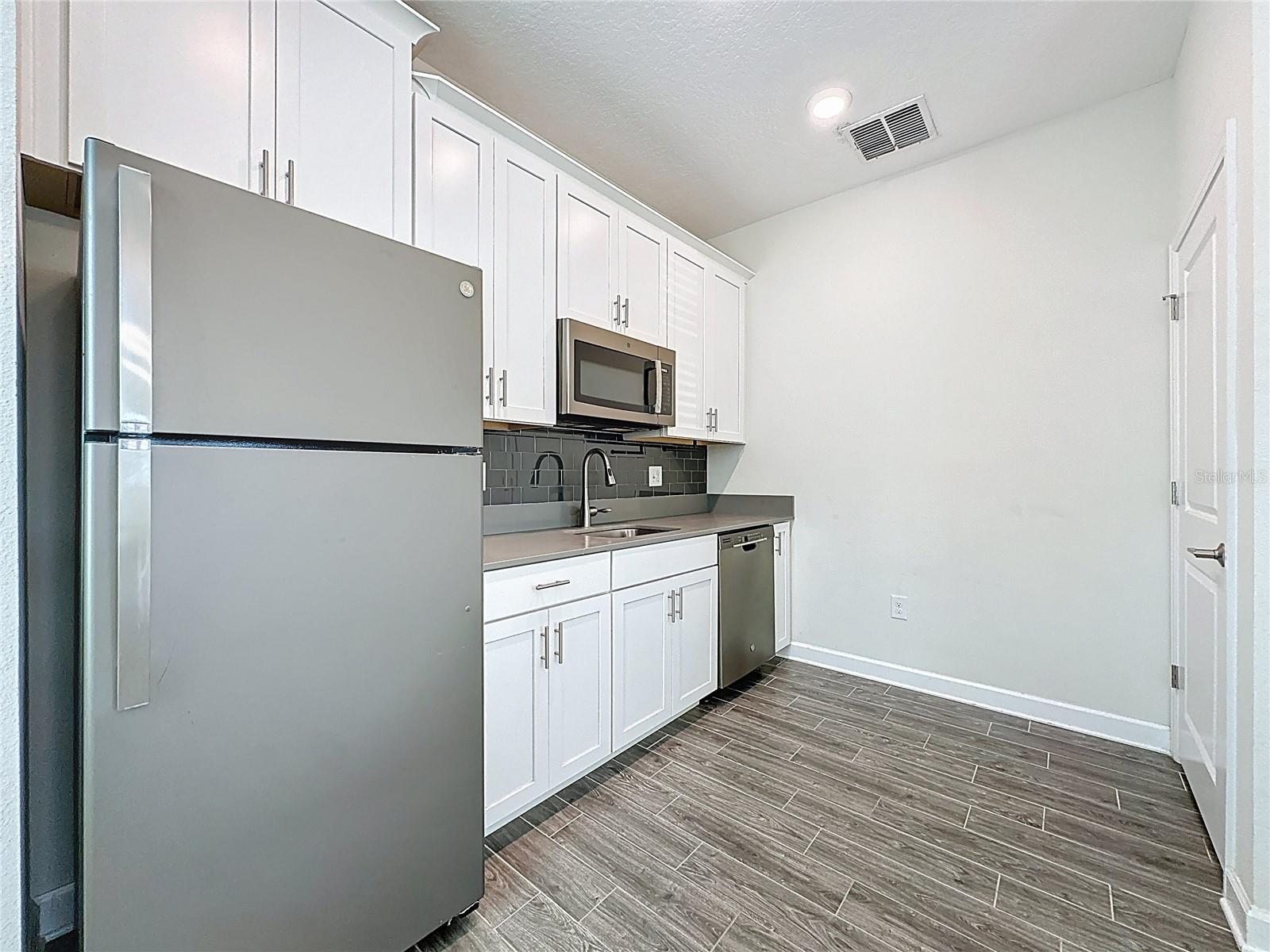 Image 14 of 33 For 521 Brunswick Drive