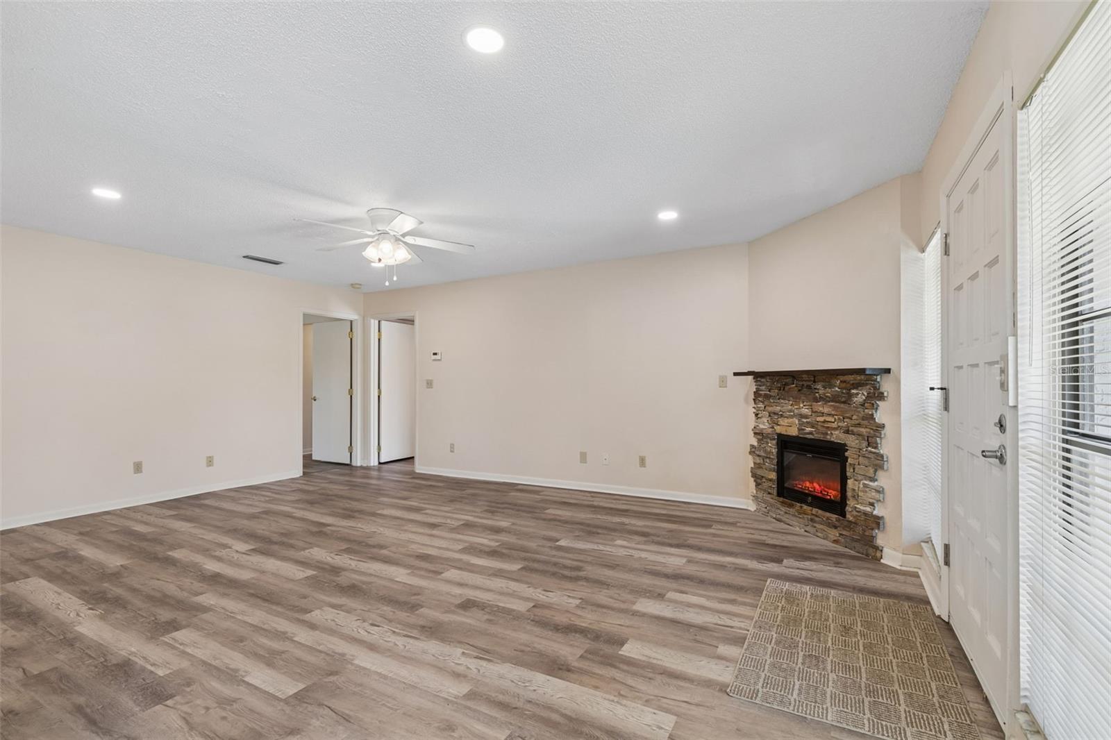 Image 6 of 60 For 8737 Bardmoor Place 102