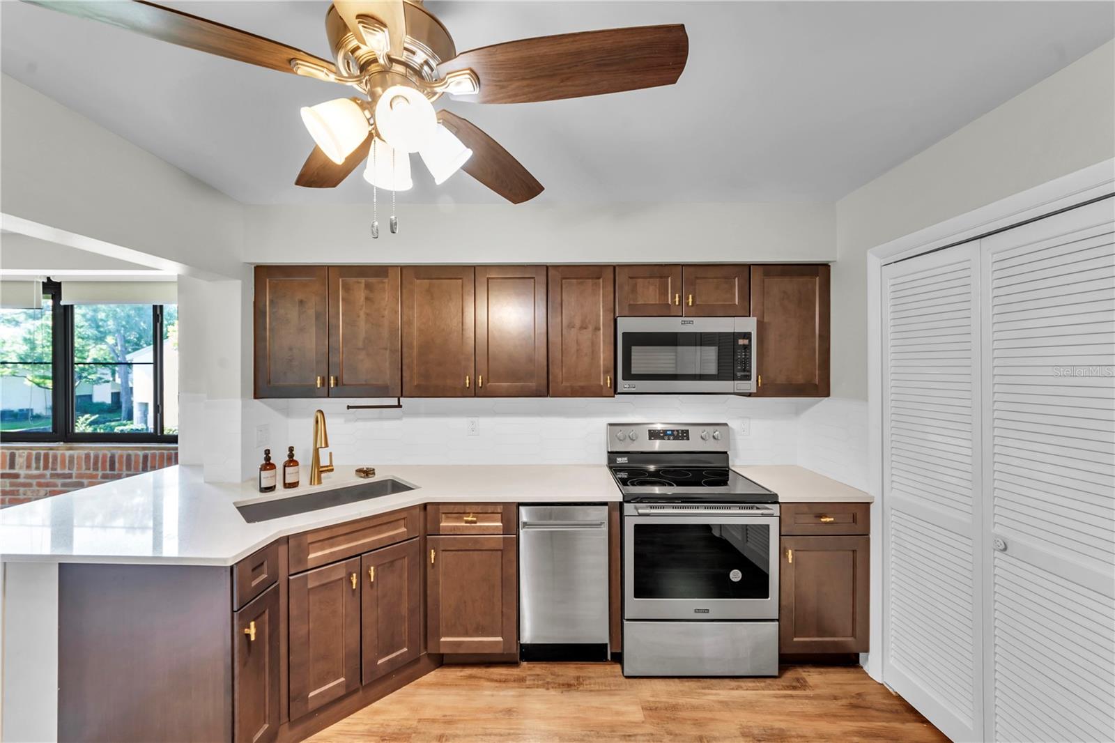 Image 4 of 42 For 4114 Pinelake Lane 202