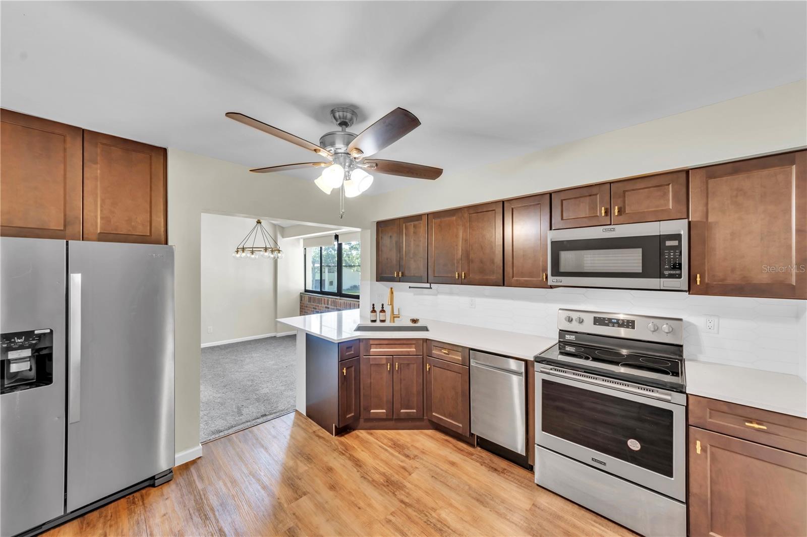 Image 5 of 42 For 4114 Pinelake Lane 202