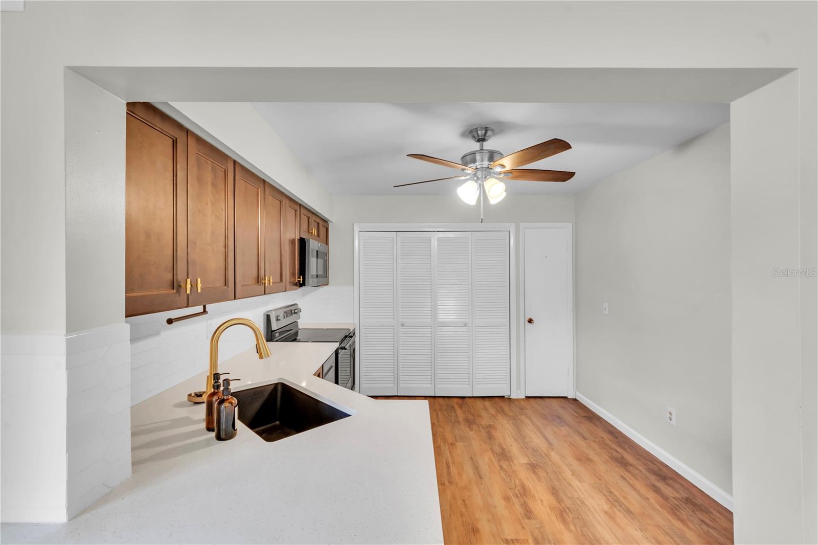 Image 6 of 42 For 4114 Pinelake Lane 202