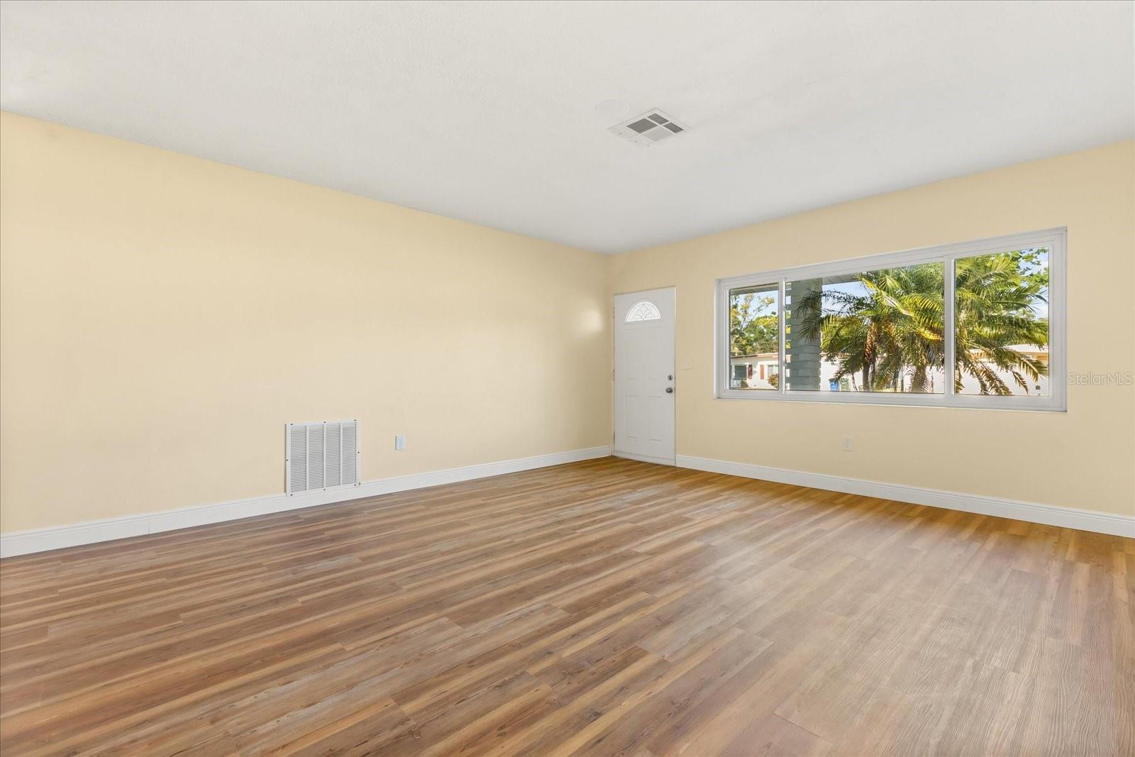 Image 5 of 24 For 12432 136th Lane