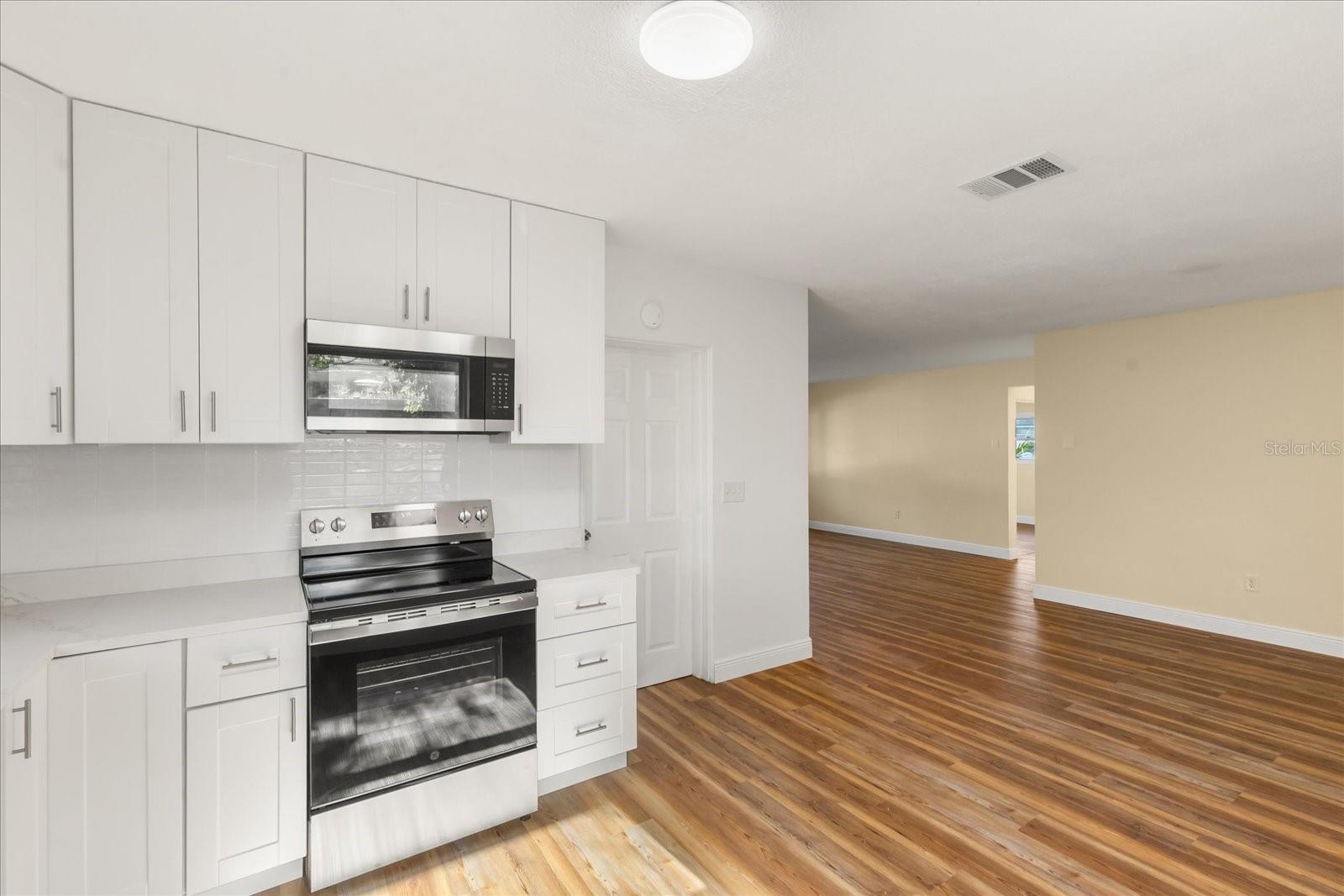 Image 8 of 24 For 12432 136th Lane