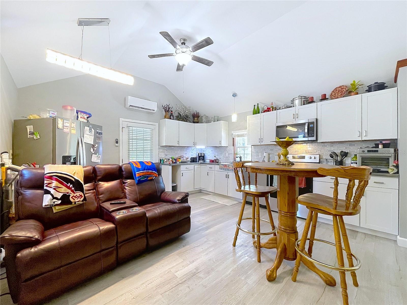 Image 12 of 29 For 10388 Suncoast Boulevard