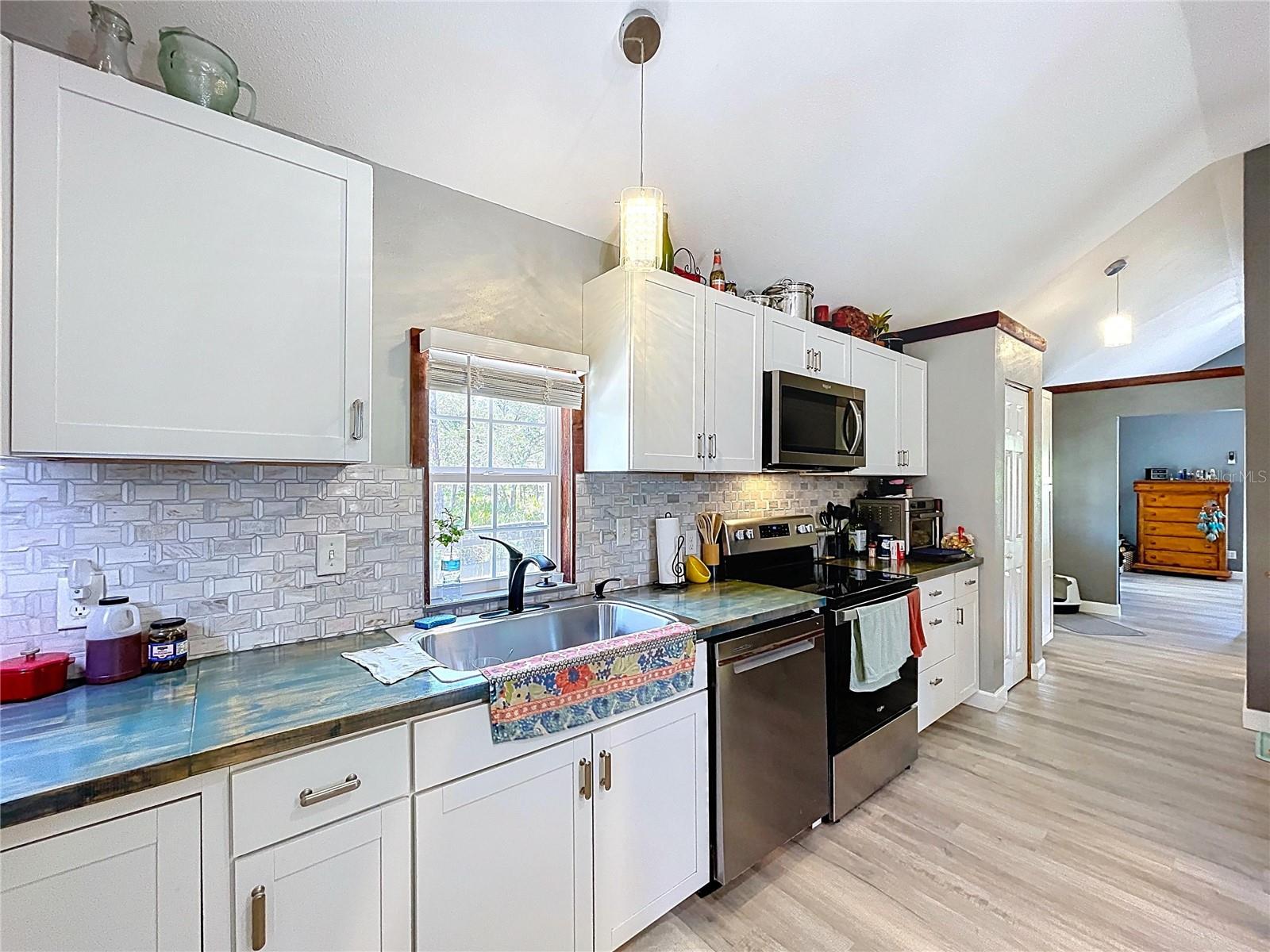 Image 13 of 29 For 10388 Suncoast Boulevard