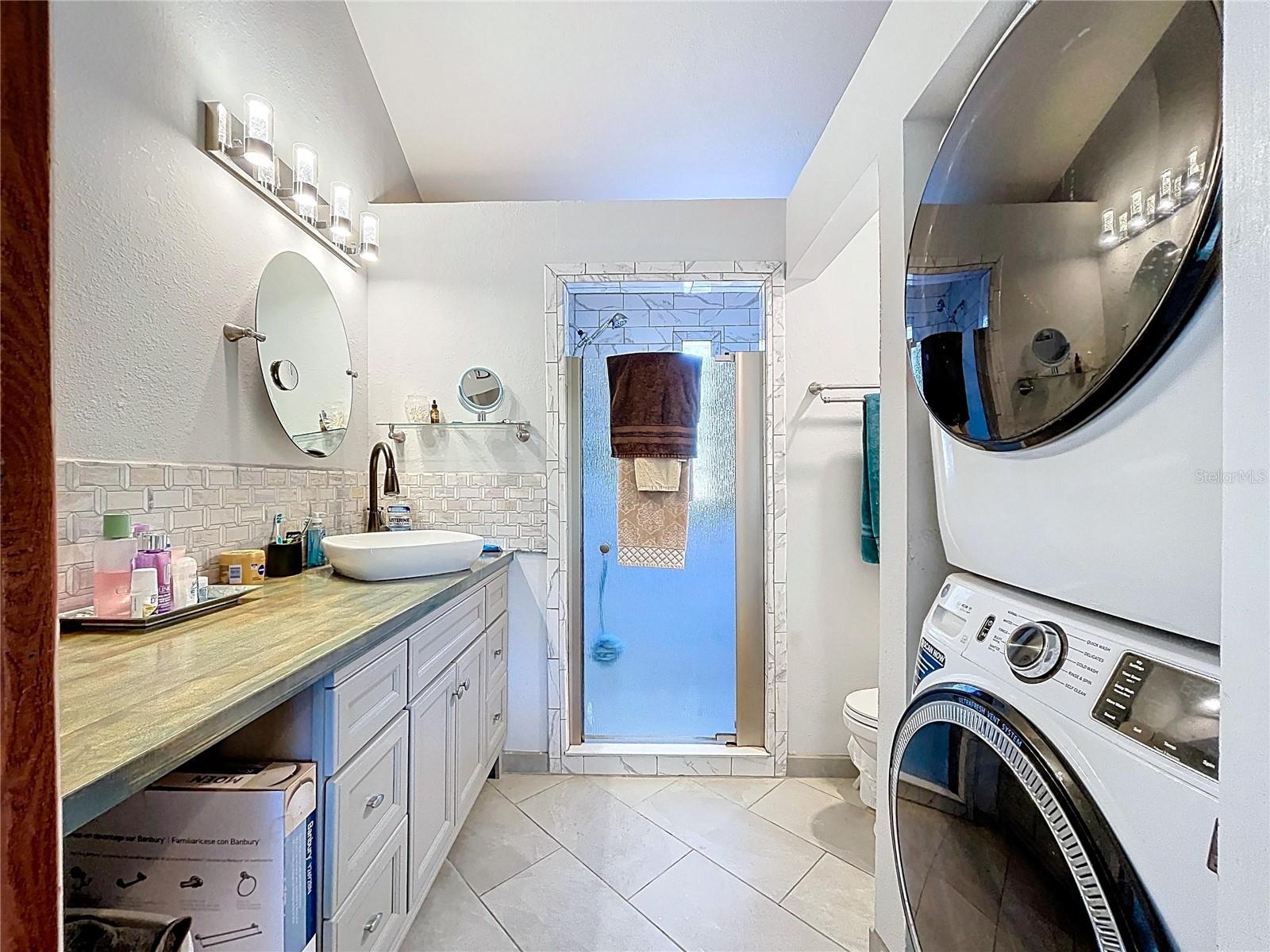 Image 15 of 29 For 10388 Suncoast Boulevard
