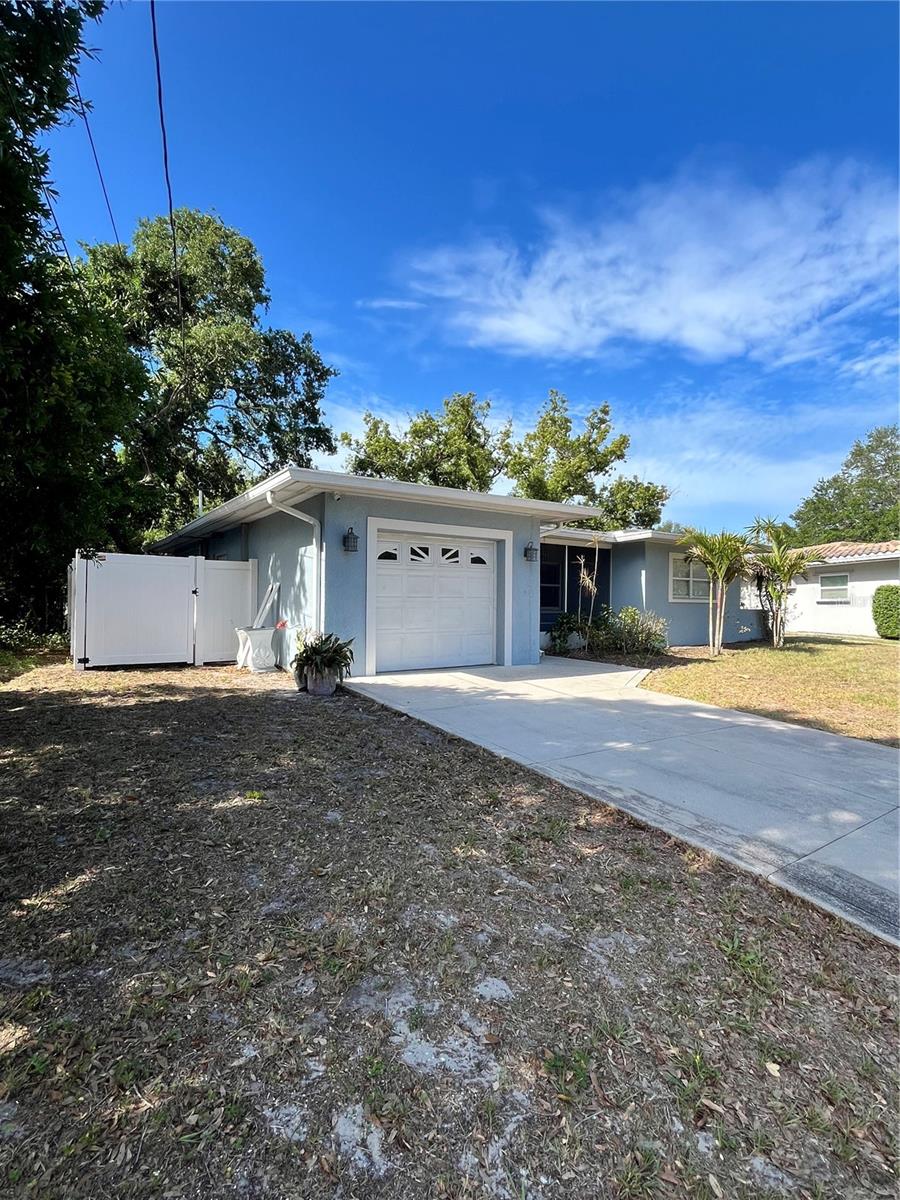 Image 2 of 14 For 10980 104th Avenue