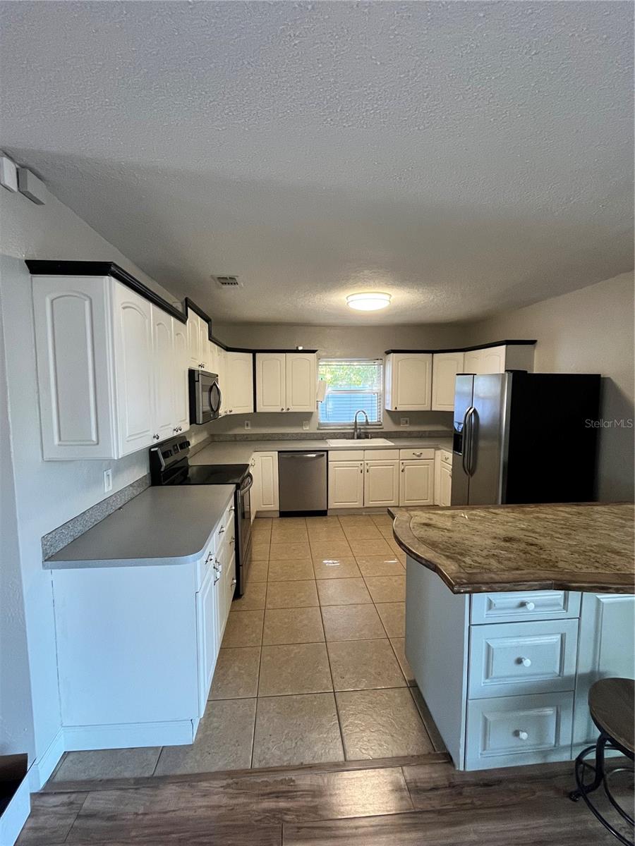 Image 7 of 14 For 10980 104th Avenue