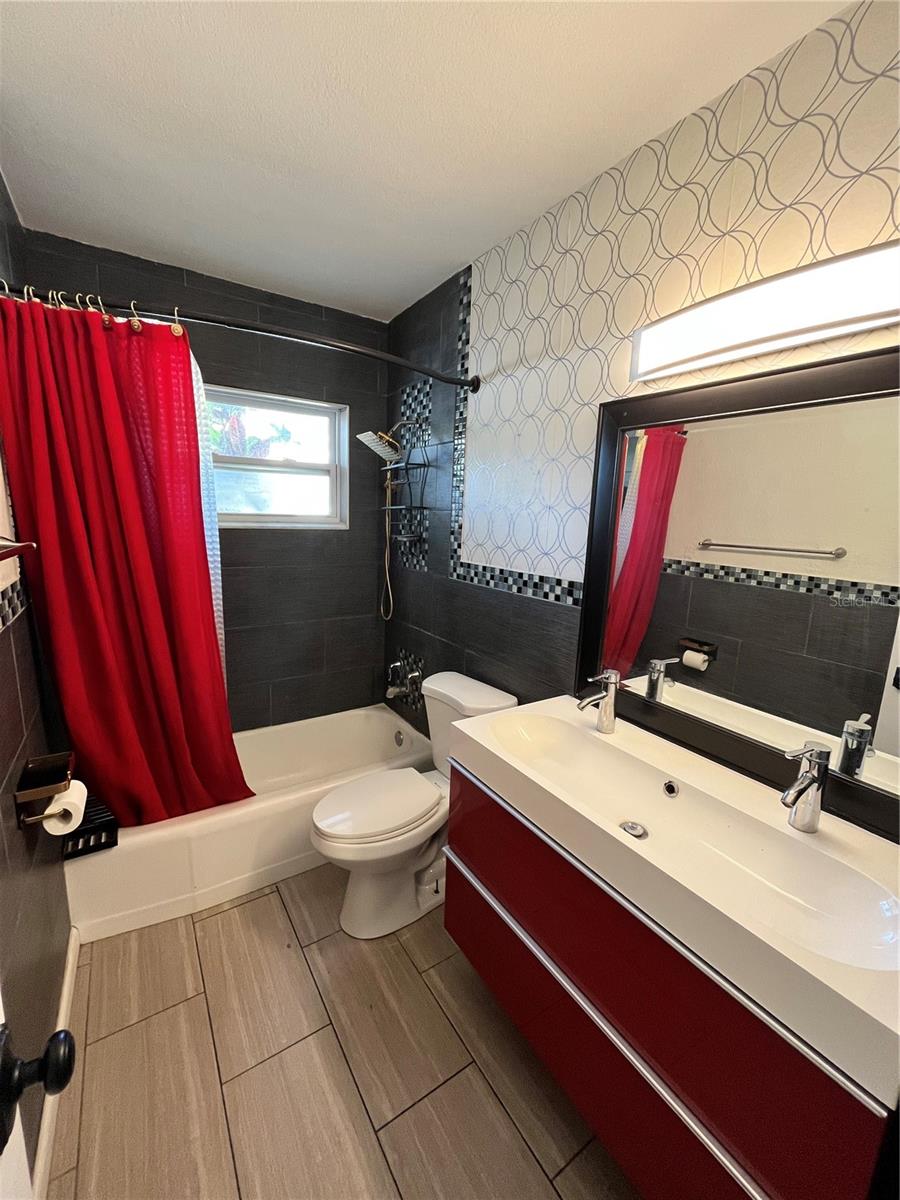 Image 8 of 14 For 10980 104th Avenue