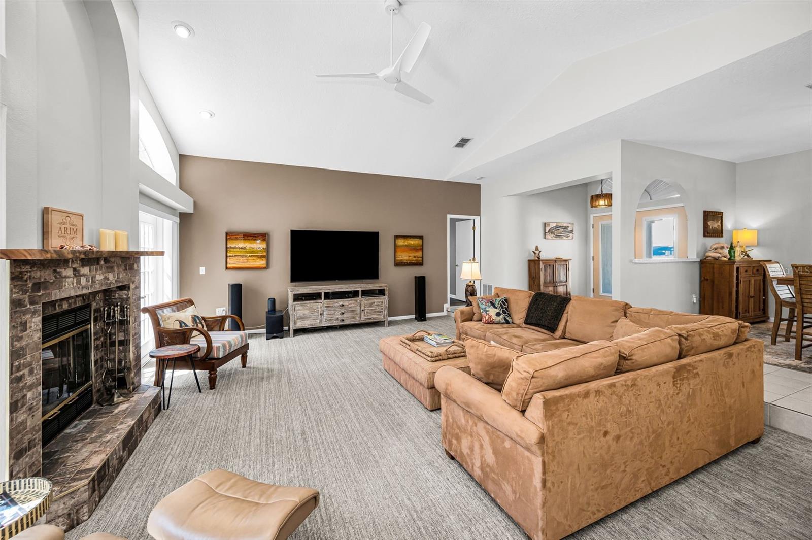 Image 24 of 94 For 2814 Jarvis Circle