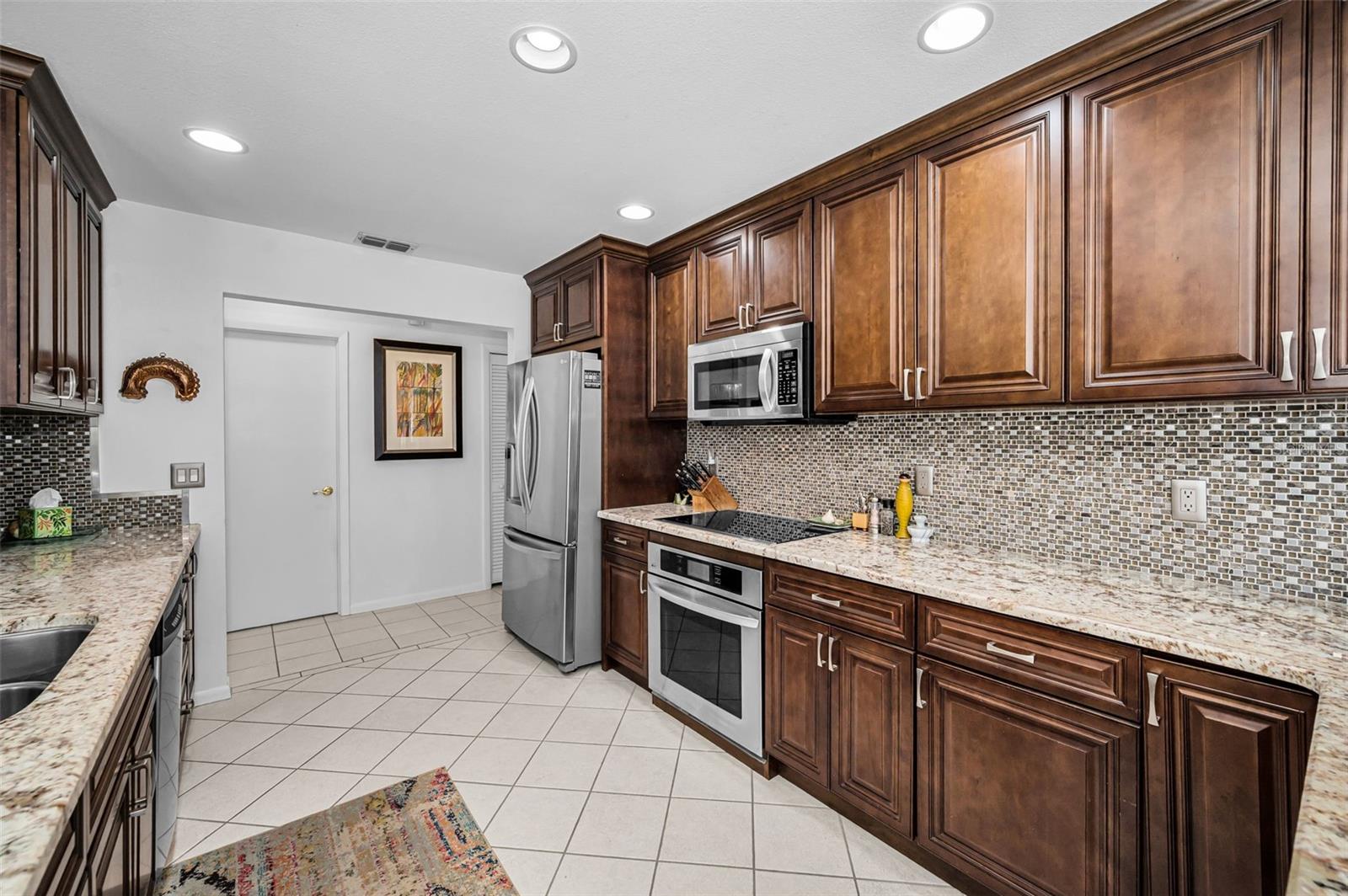 Image 34 of 94 For 2814 Jarvis Circle