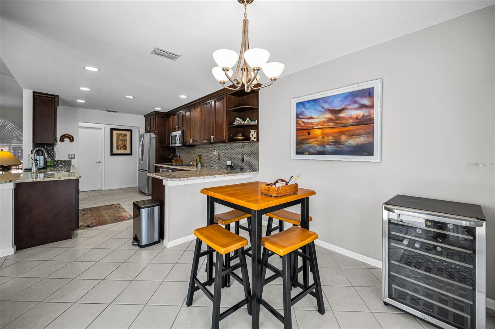 Image 40 of 94 For 2814 Jarvis Circle