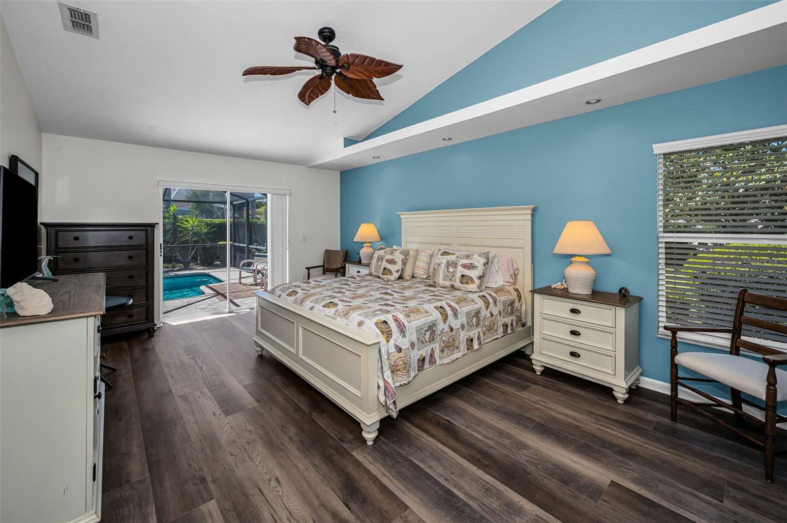 Image 42 of 94 For 2814 Jarvis Circle