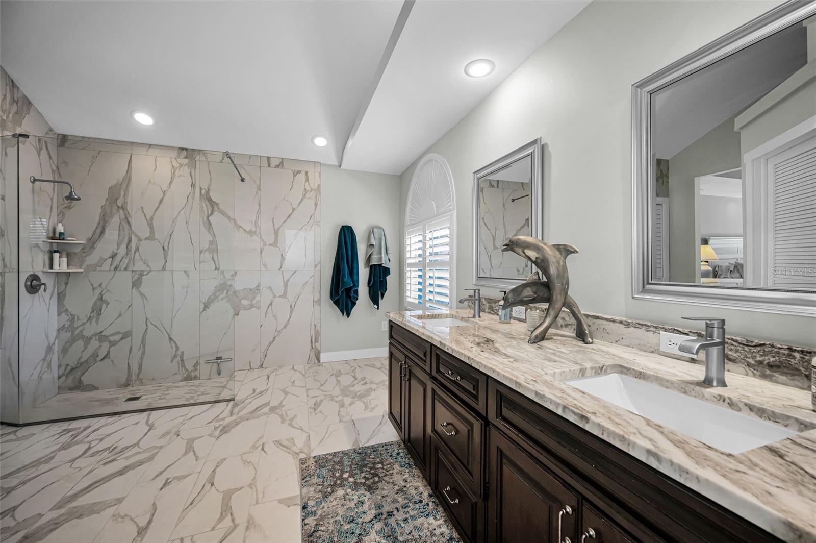 Image 44 of 94 For 2814 Jarvis Circle