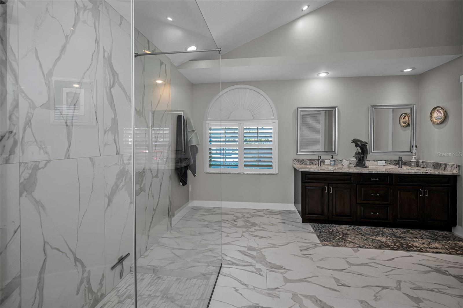 Image 45 of 94 For 2814 Jarvis Circle