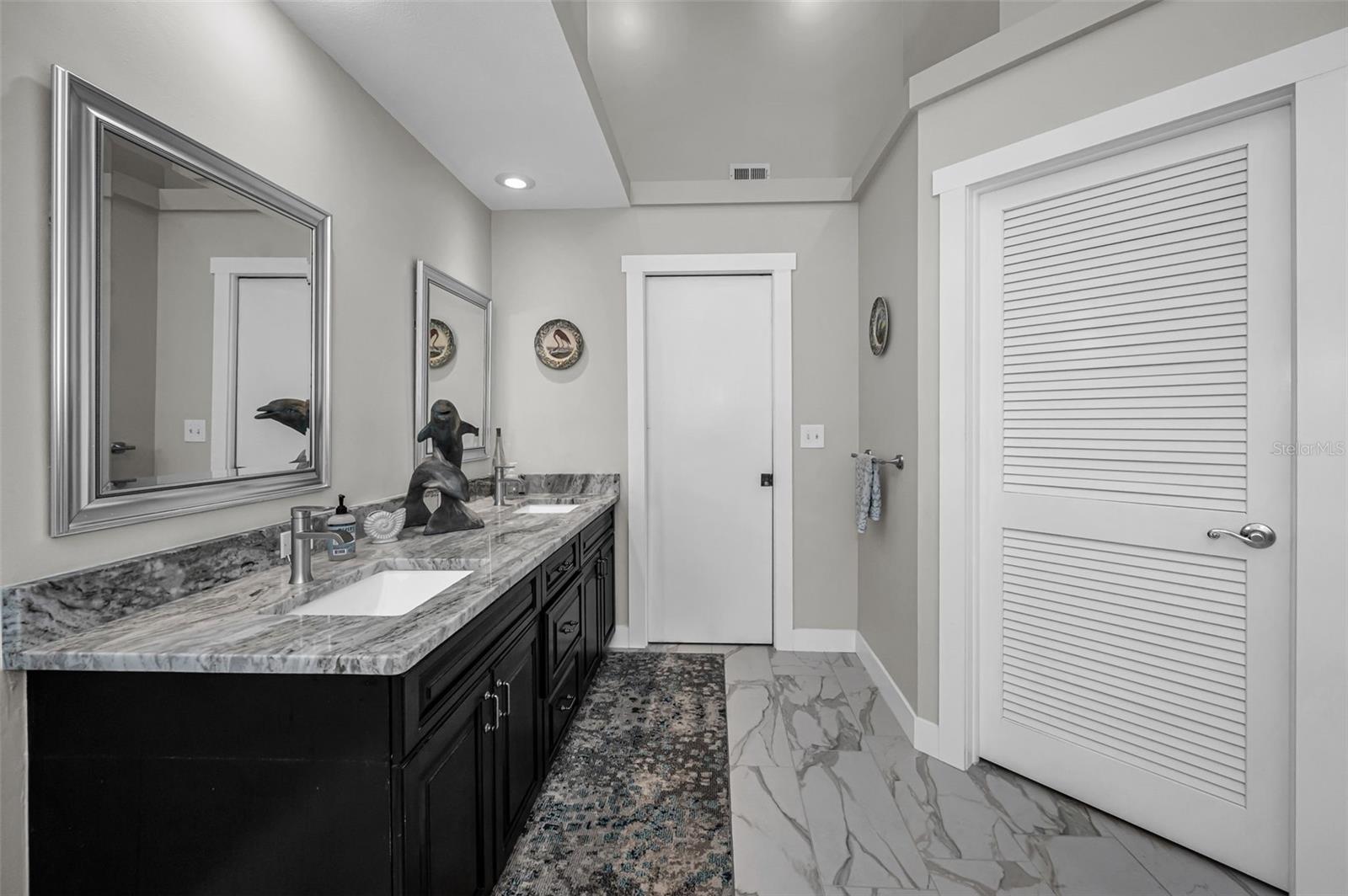 Image 46 of 94 For 2814 Jarvis Circle