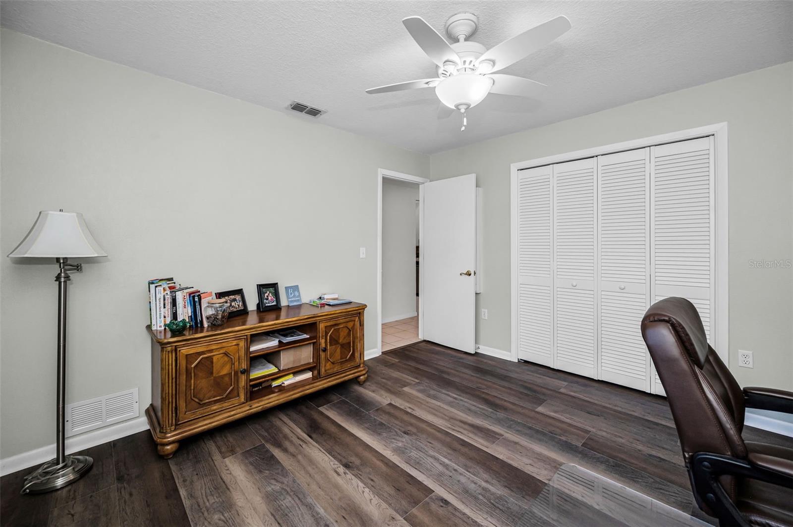 Image 48 of 94 For 2814 Jarvis Circle