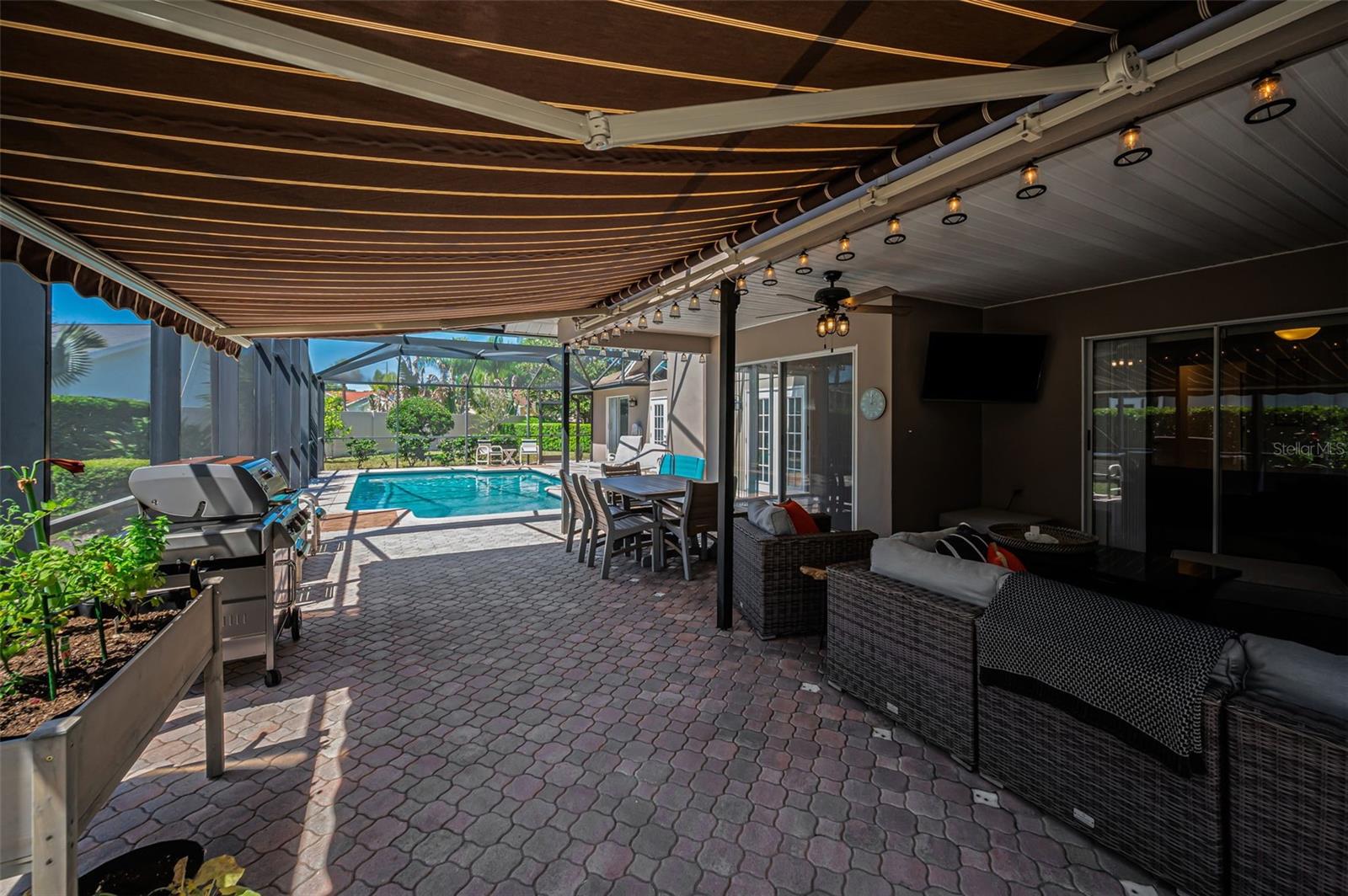 Image 74 of 94 For 2814 Jarvis Circle