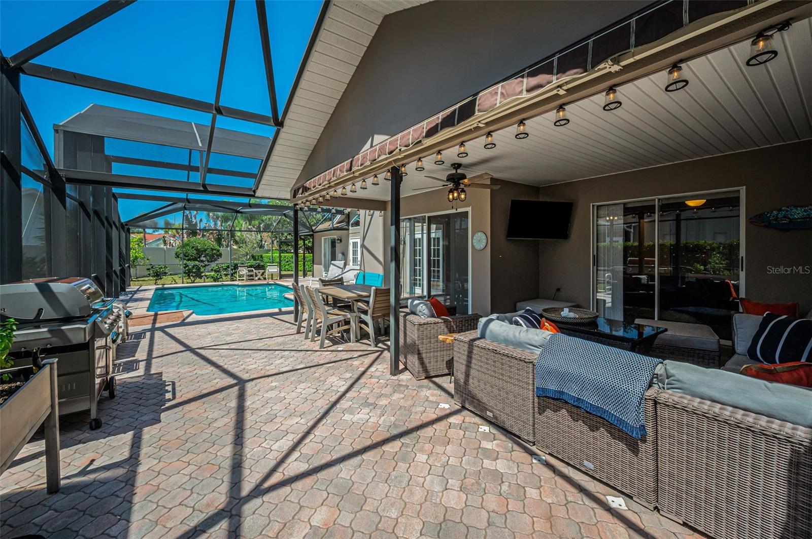 Image 75 of 94 For 2814 Jarvis Circle