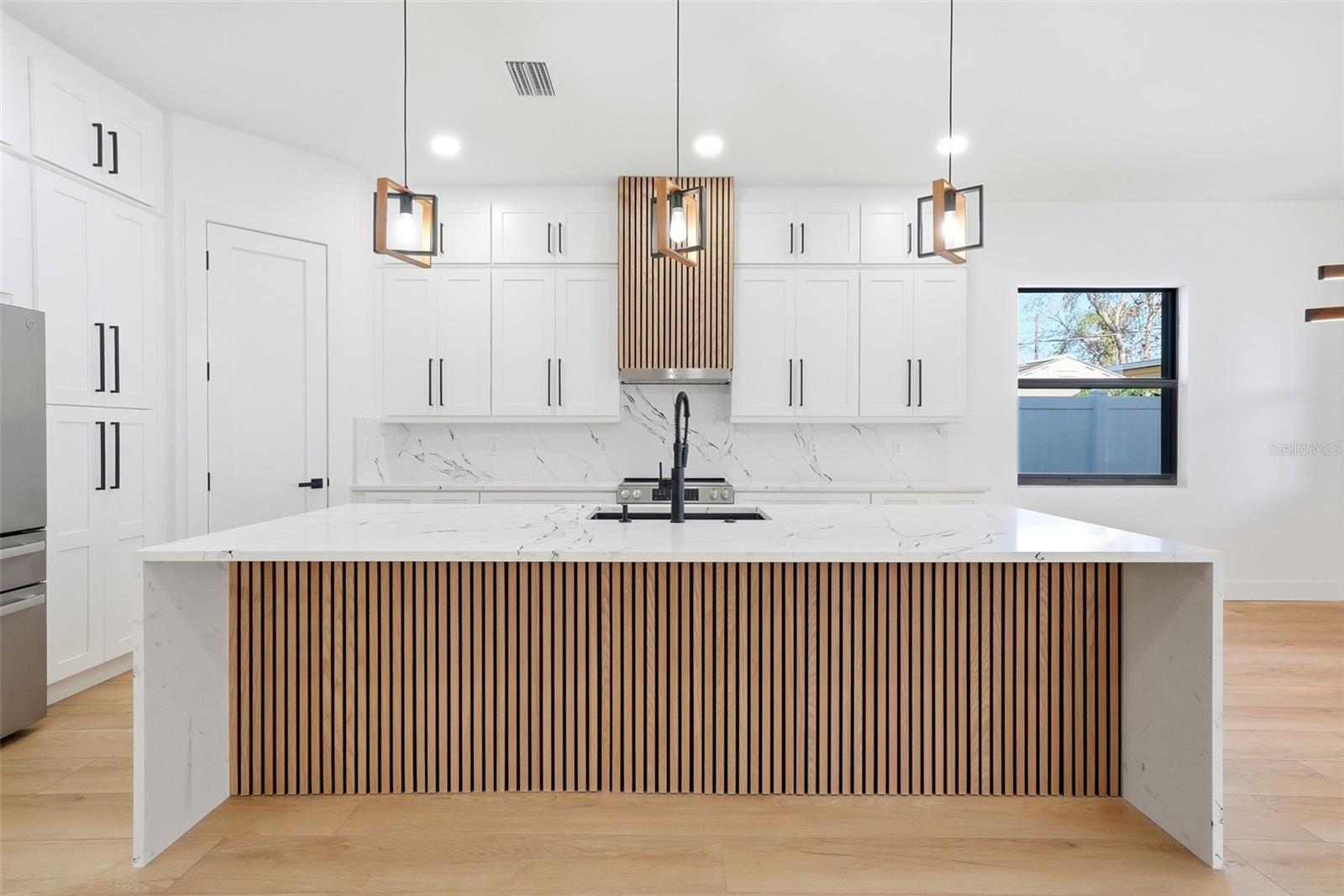 Image 20 of 54 For 3325 55 Avenue N