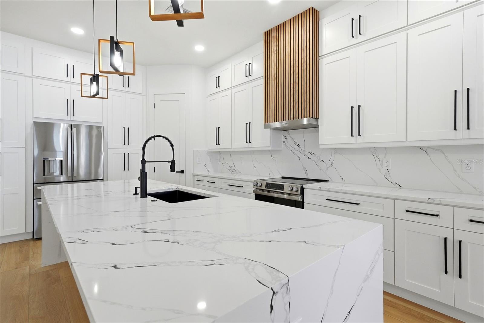 Image 21 of 54 For 3325 55 Avenue N