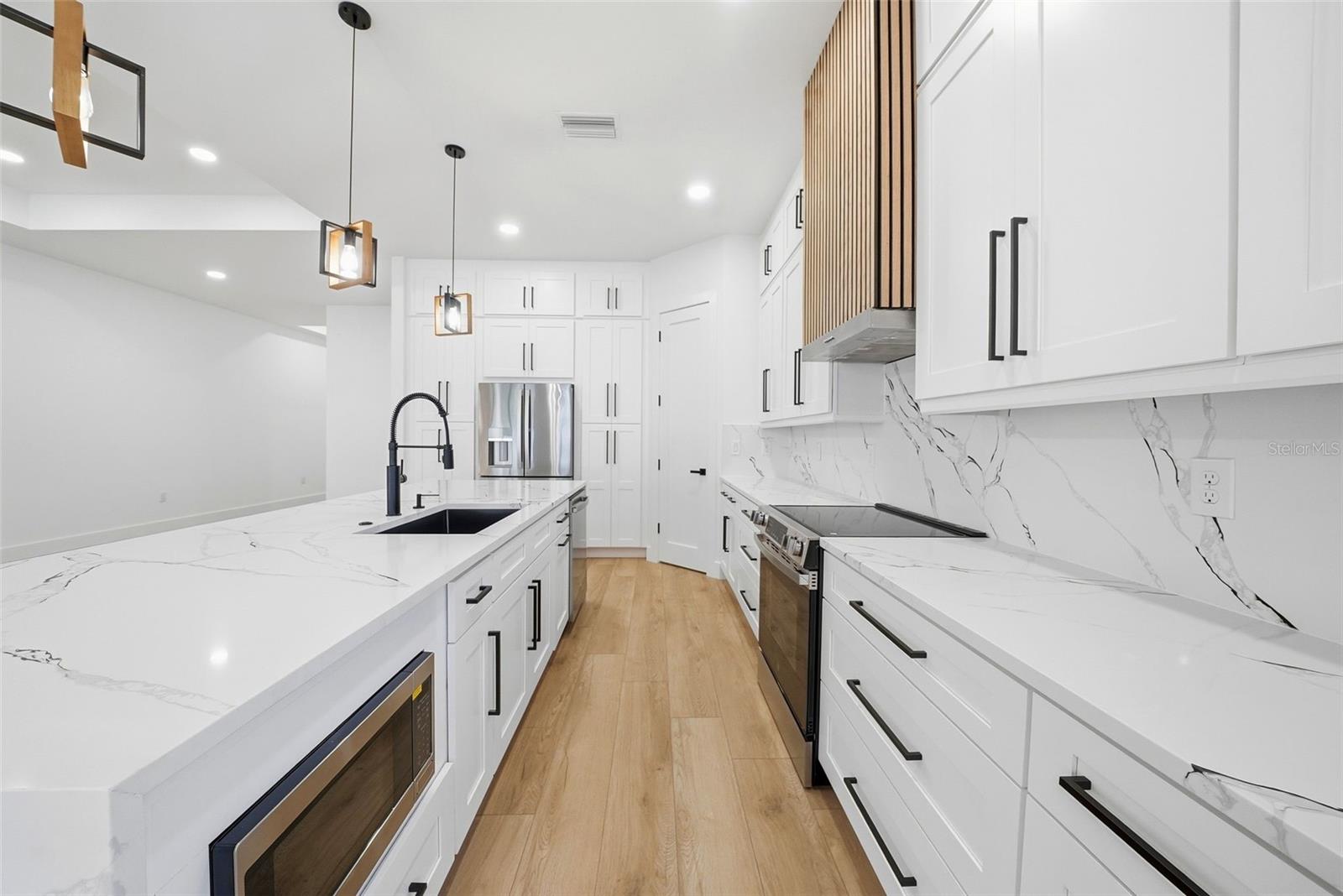 Image 22 of 54 For 3325 55 Avenue N