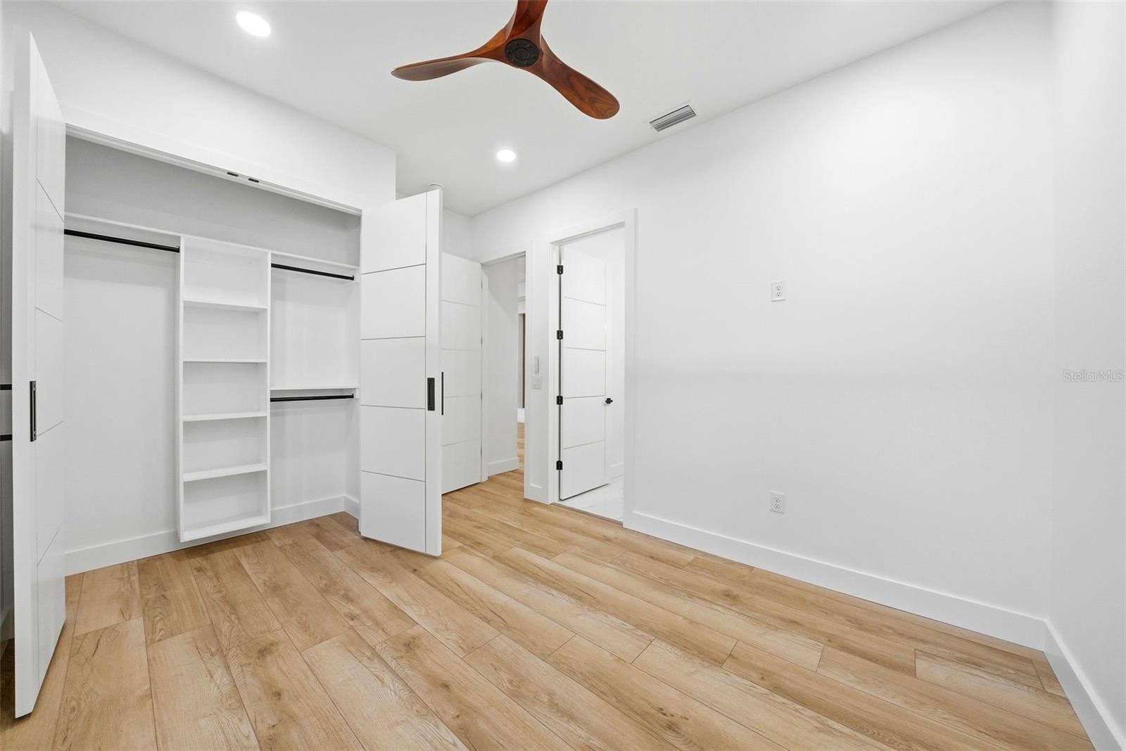 Image 33 of 54 For 3325 55 Avenue N