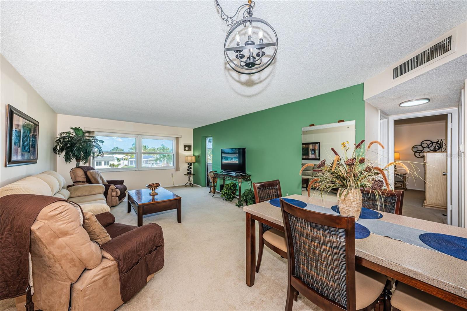 Image 14 of 62 For 4725 Cove Circle 210