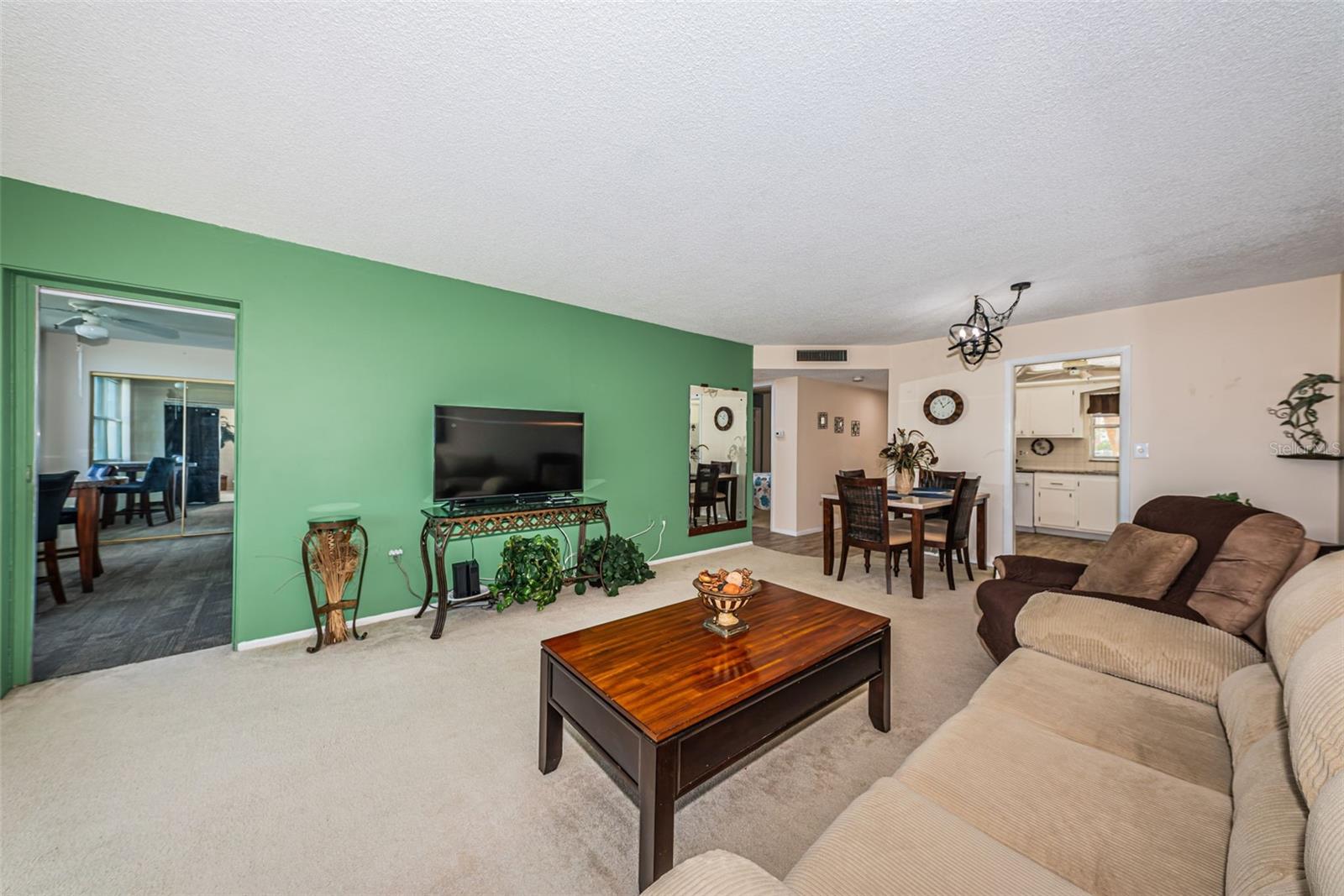 Image 18 of 62 For 4725 Cove Circle 210