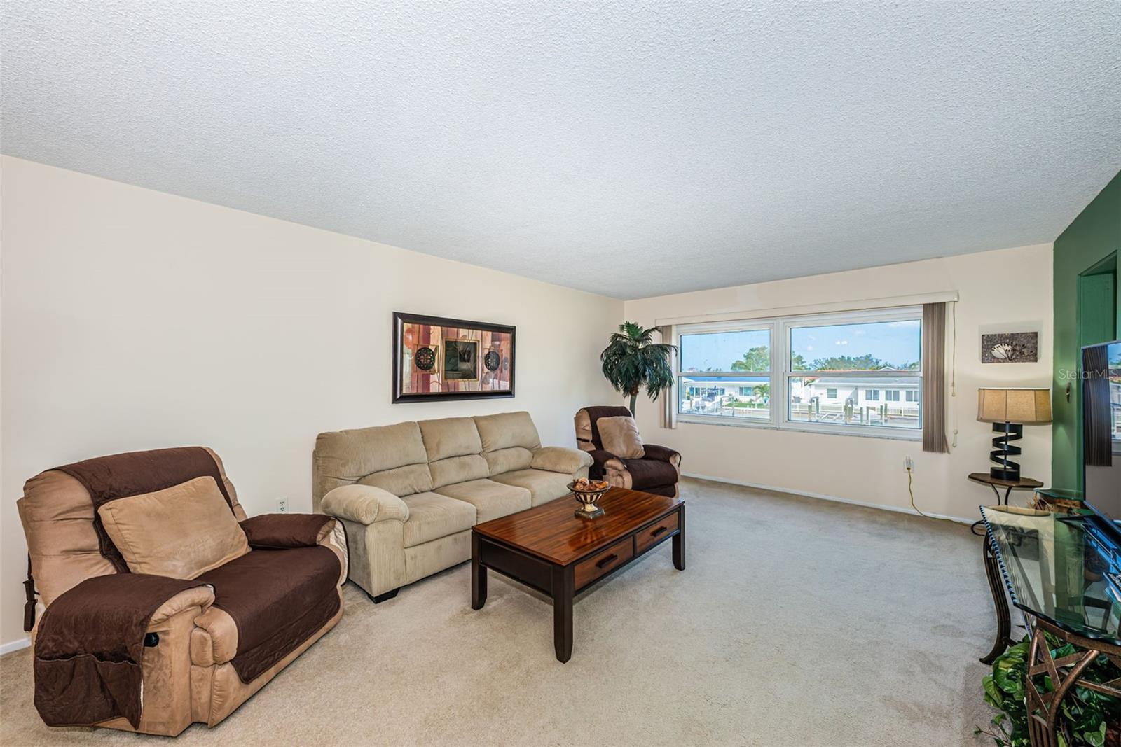 Image 19 of 62 For 4725 Cove Circle 210