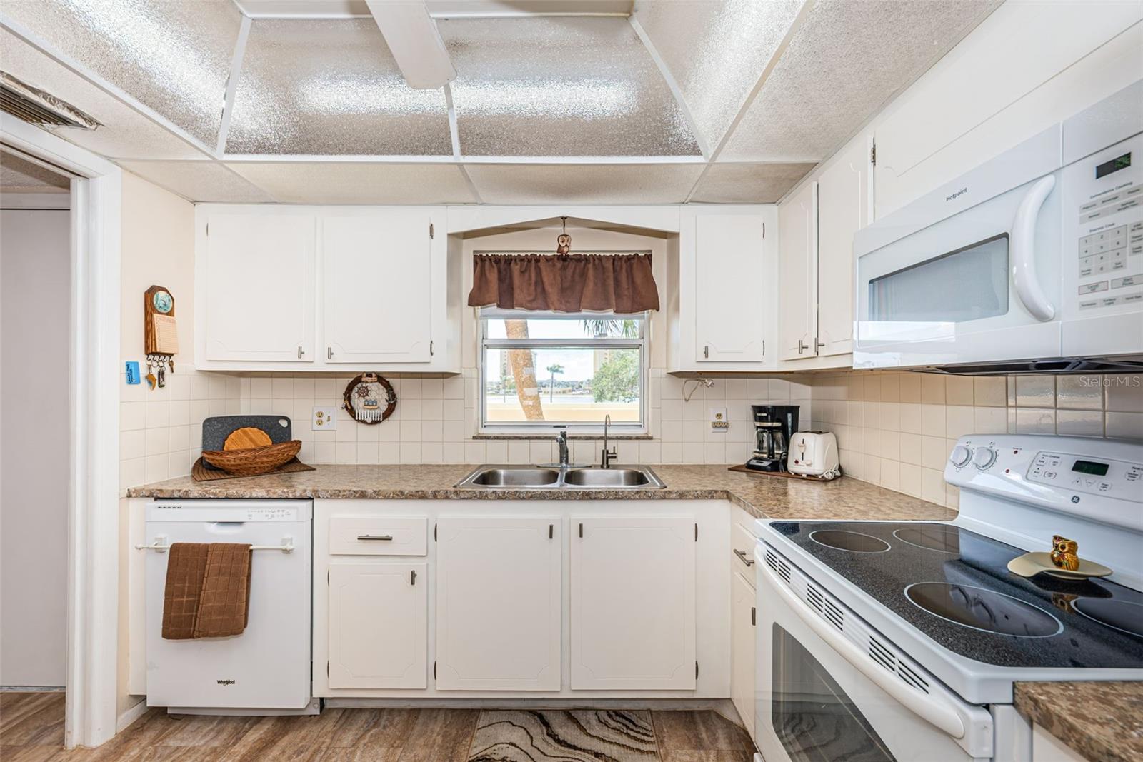 Image 2 of 62 For 4725 Cove Circle 210