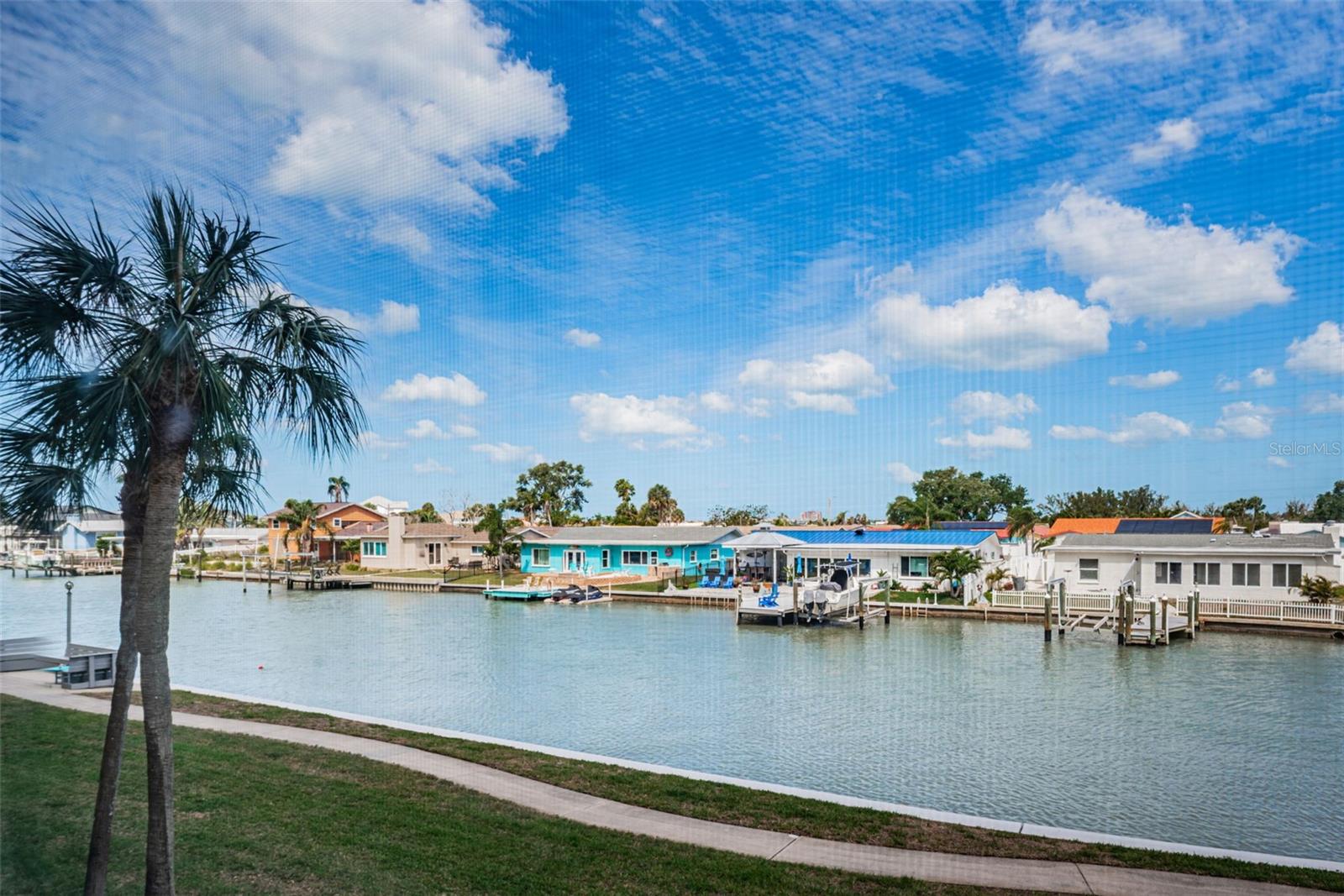 Image 20 of 62 For 4725 Cove Circle 210