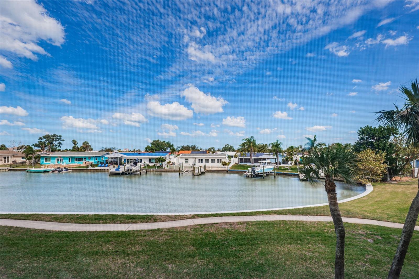 Image 25 of 62 For 4725 Cove Circle 210