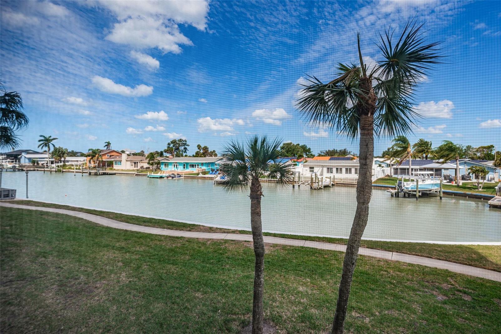 Image 27 of 62 For 4725 Cove Circle 210