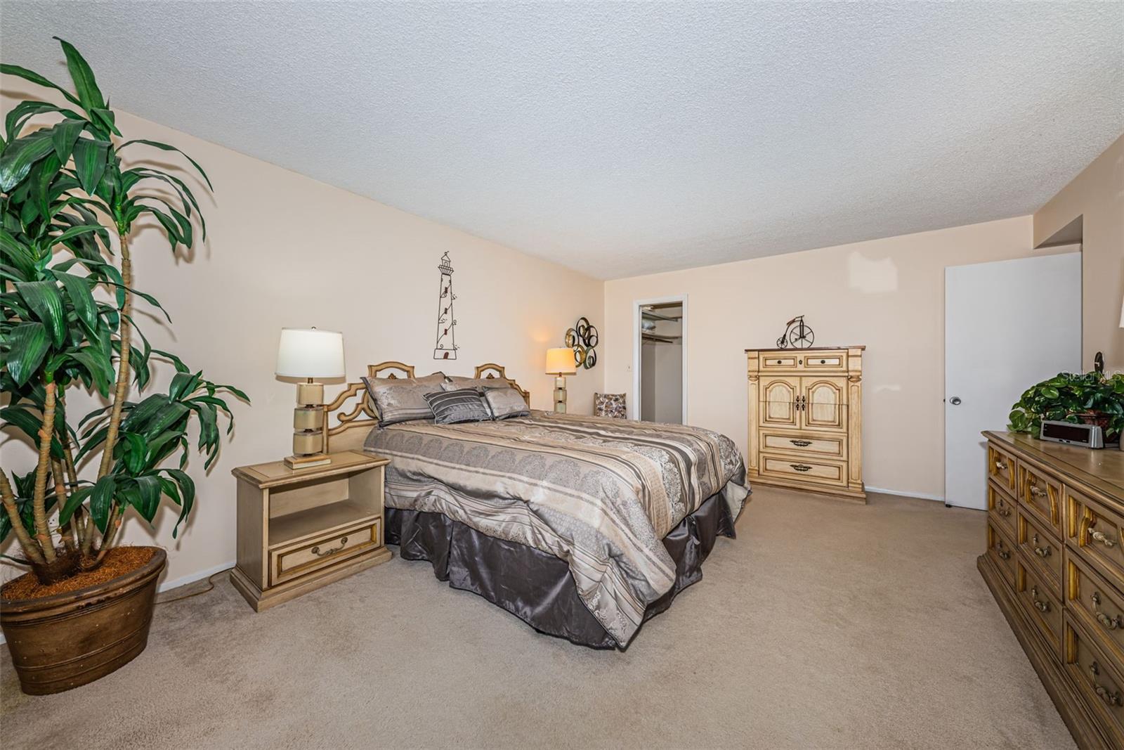 Image 32 of 62 For 4725 Cove Circle 210