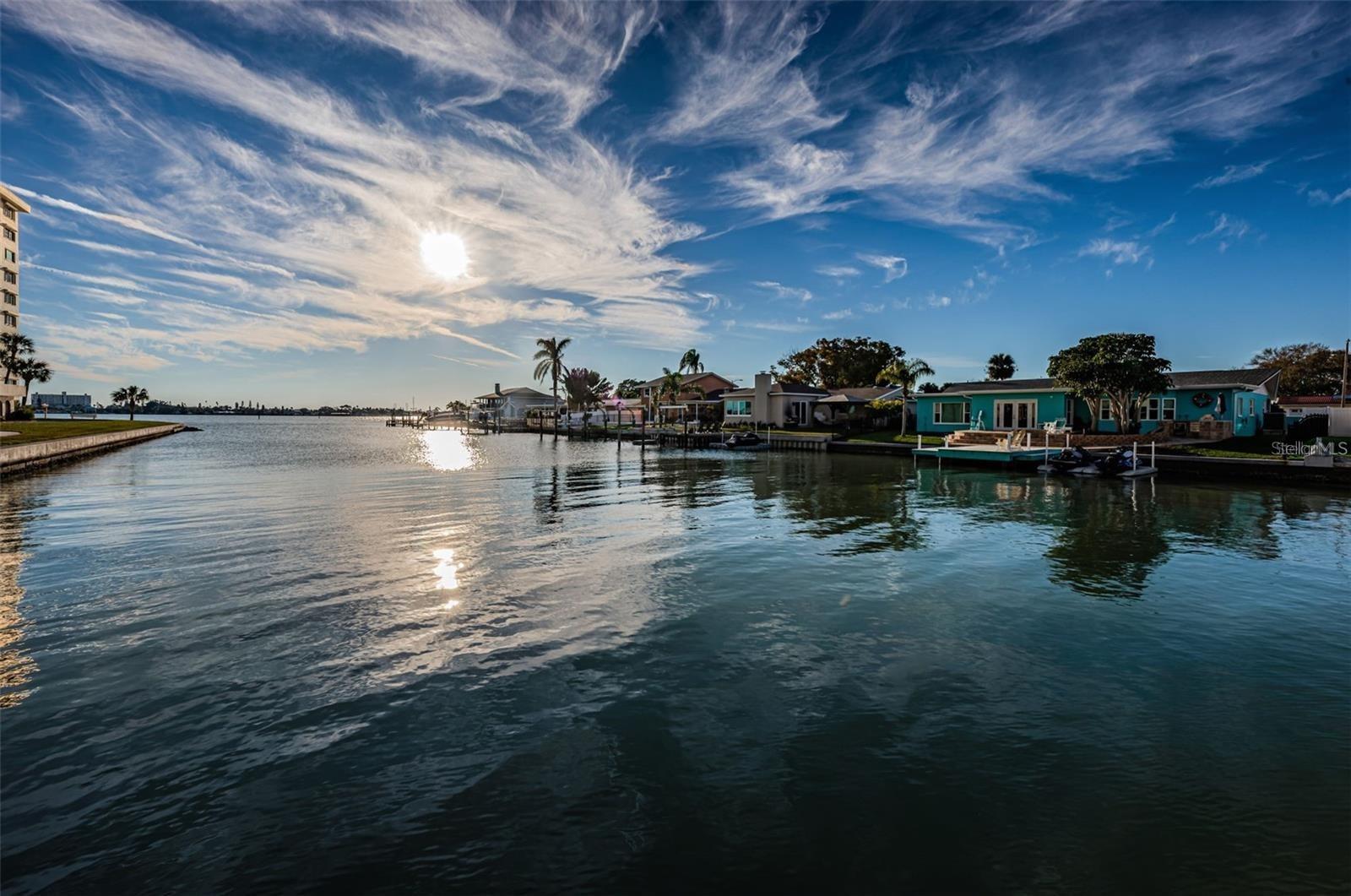 Image 4 of 62 For 4725 Cove Circle 210