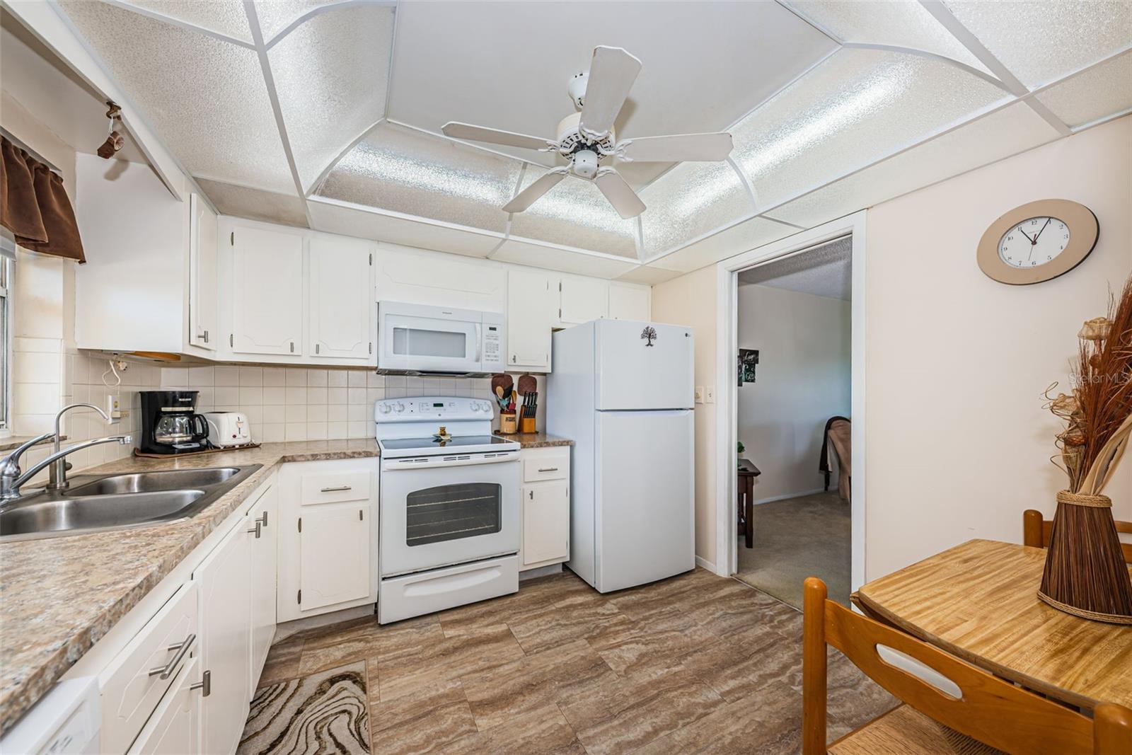 Image 8 of 62 For 4725 Cove Circle 210