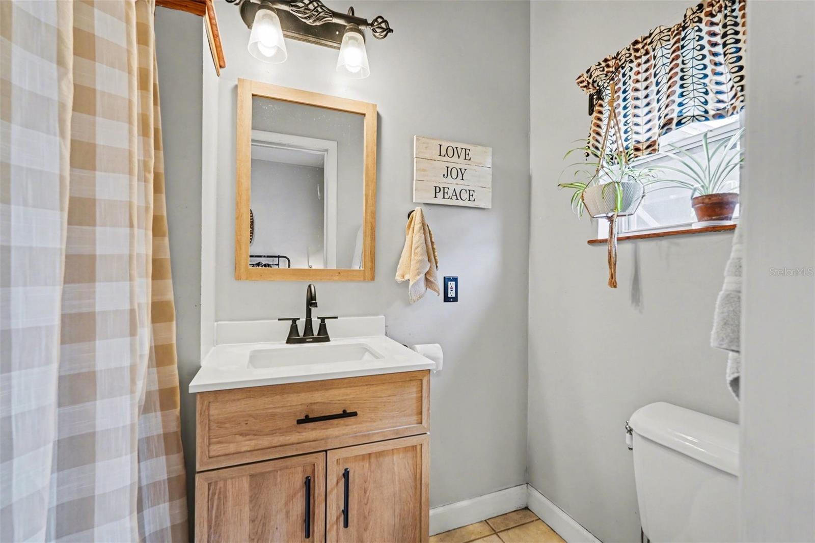 Image 13 of 22 For 1201 Reynolds Street