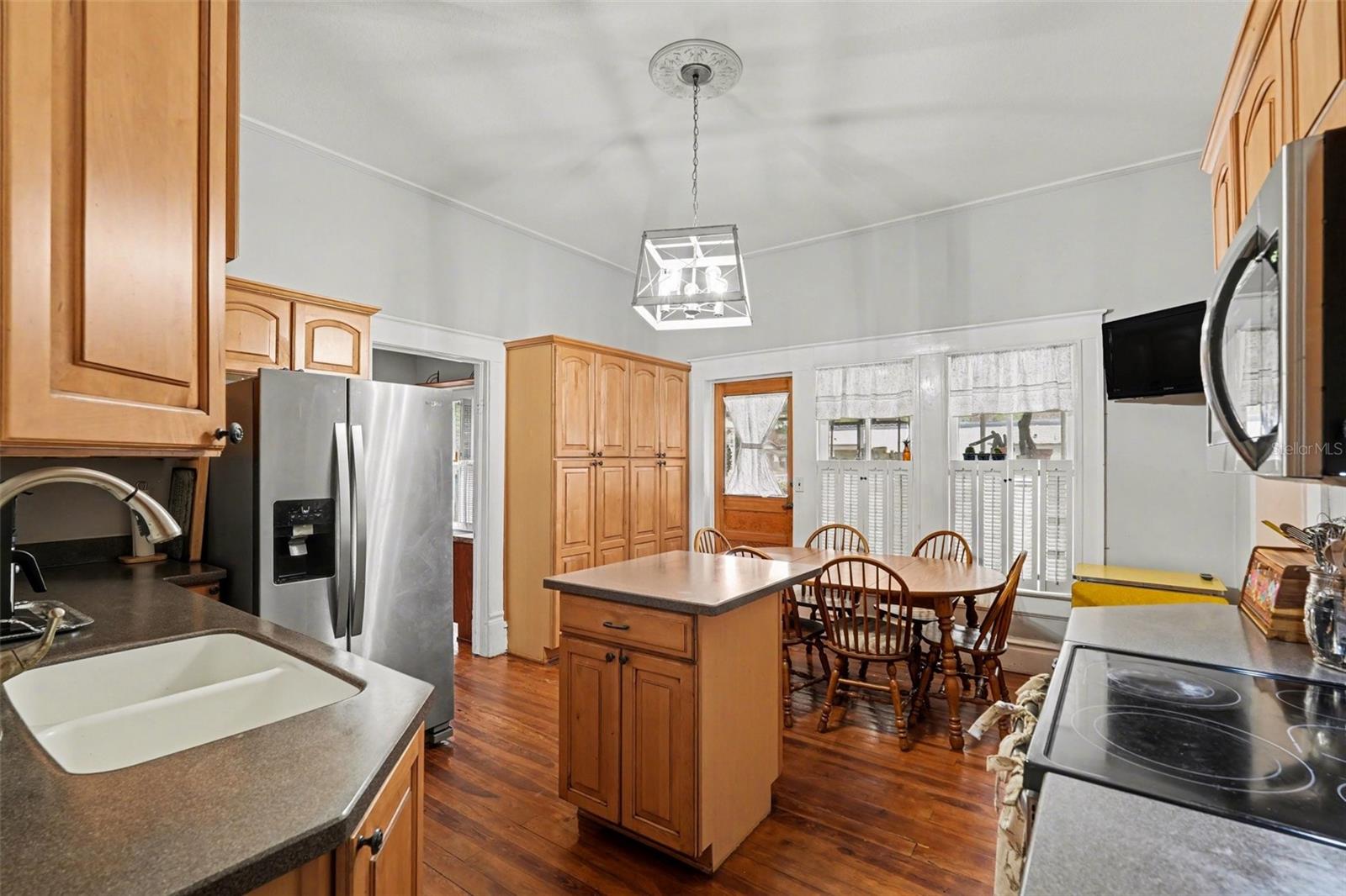 Image 7 of 22 For 1201 Reynolds Street