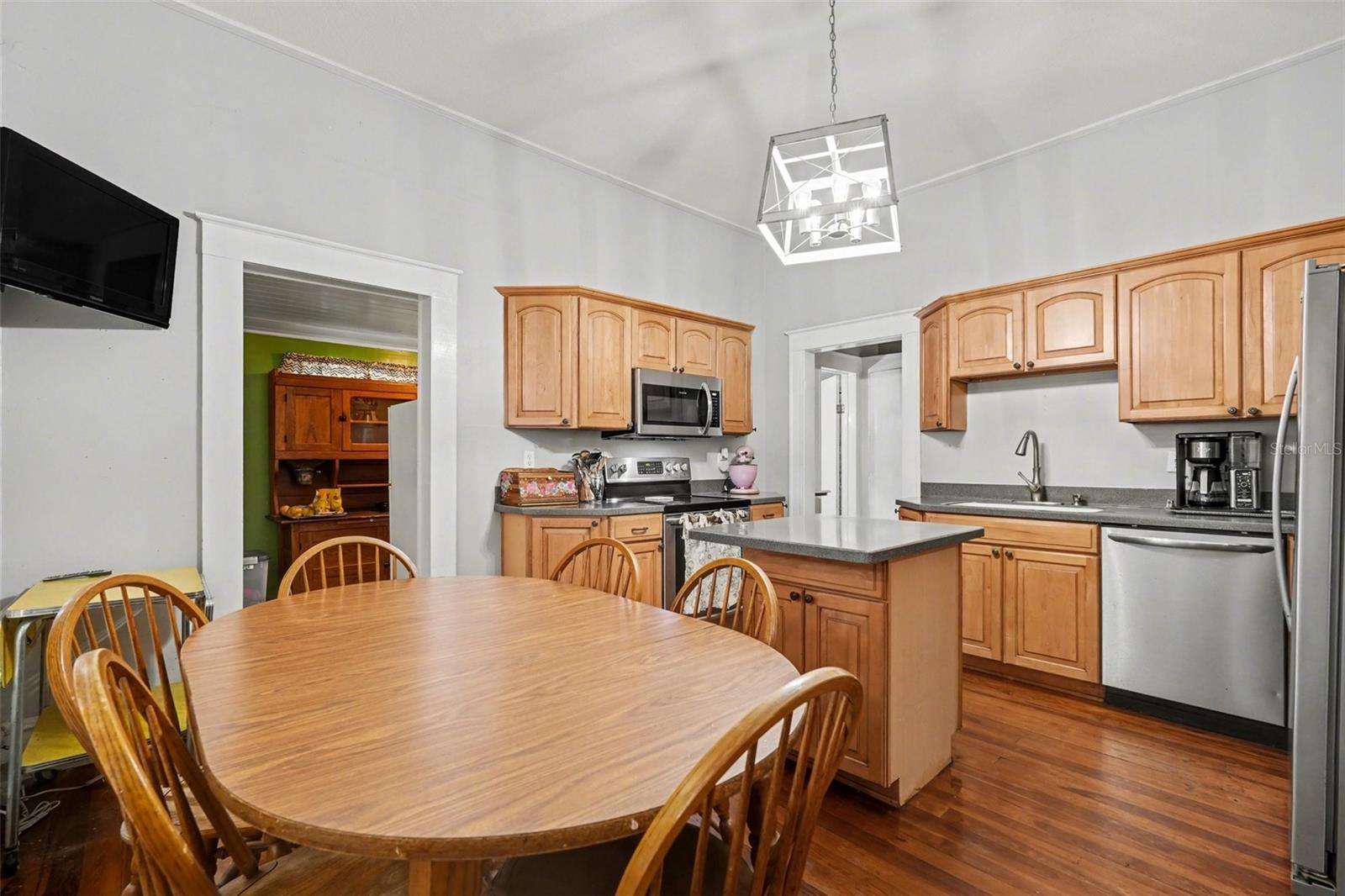 Image 8 of 22 For 1201 Reynolds Street